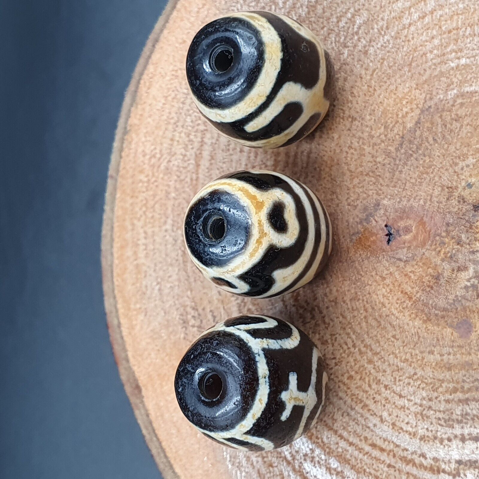 N#312 Himalayan Indo Tibetan rare Patterns Dzi Amulet Bead Lot 3 Beads