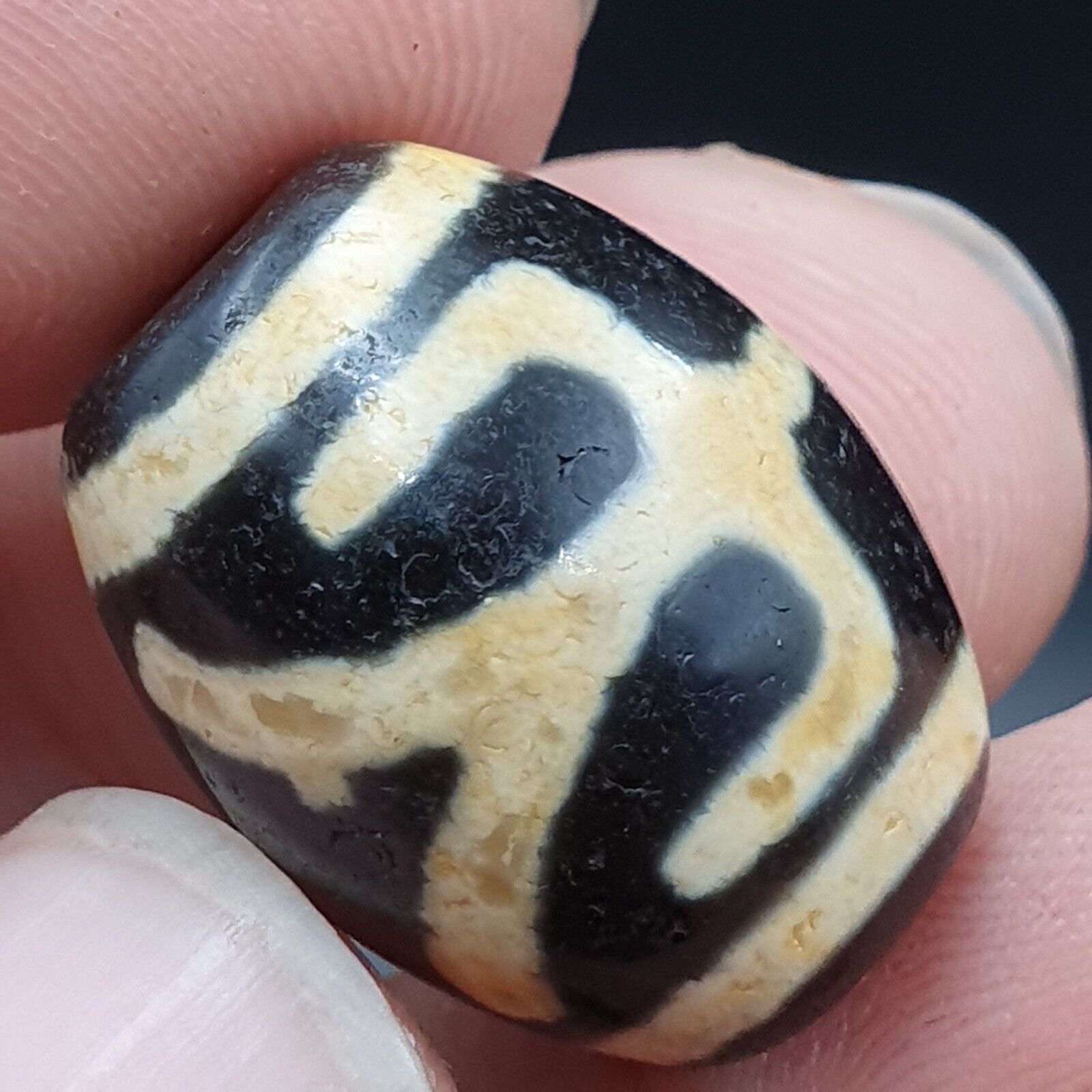 N#312 Himalayan Indo Tibetan rare Patterns Dzi Amulet Bead Lot 3 Beads