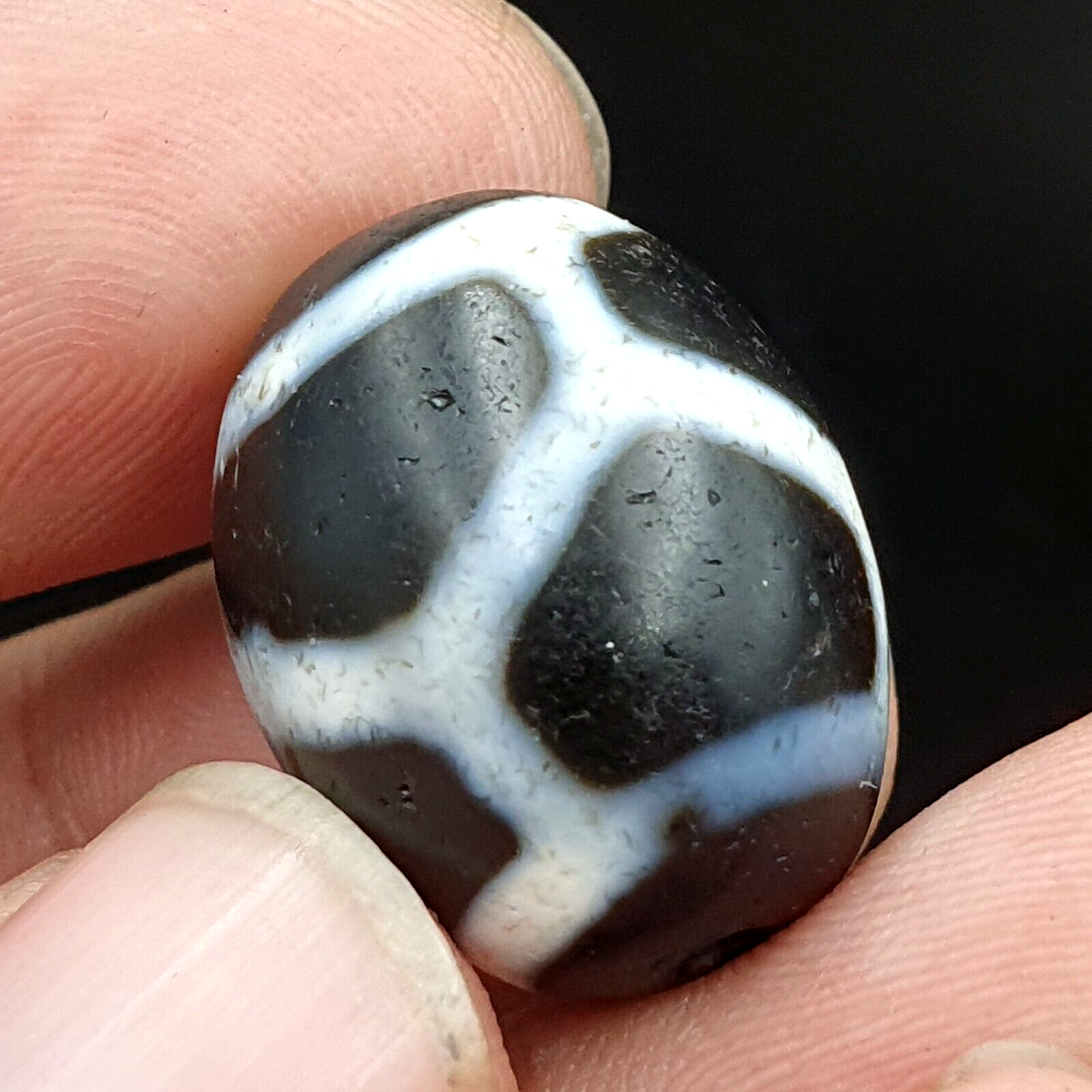 N#403 Himalayan Indo Tibetan rare Patterns Dzi Amulet Bead Lot 2 Beads 21x17mm