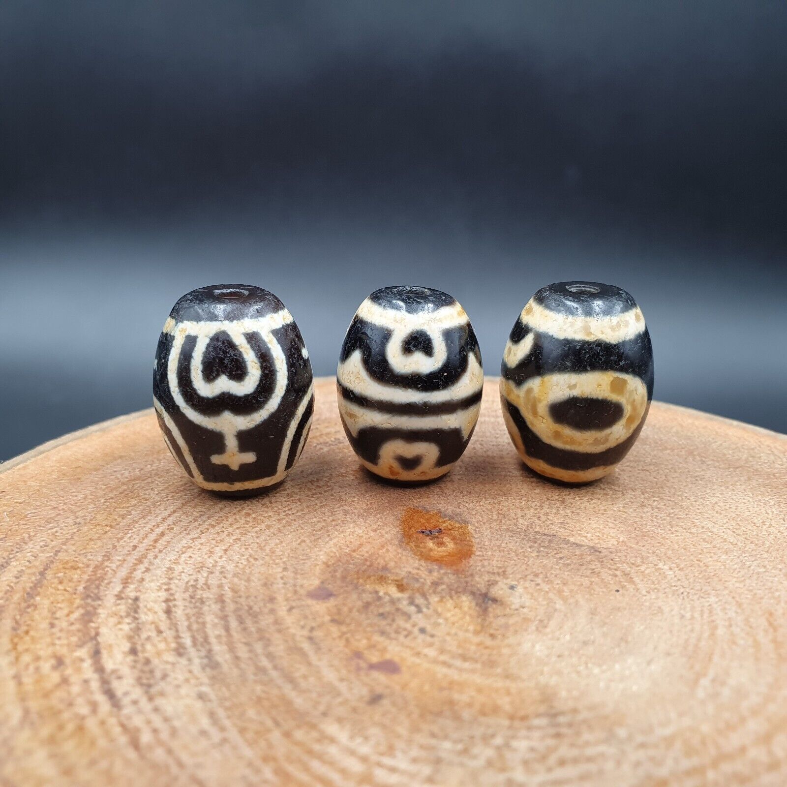 N#312 Himalayan Indo Tibetan rare Patterns Dzi Amulet Bead Lot 3 Beads