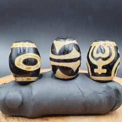 N#311 Himalayan Indo Tibetan rare Patterns Dzi Amulet Bead Lot 3 Beads