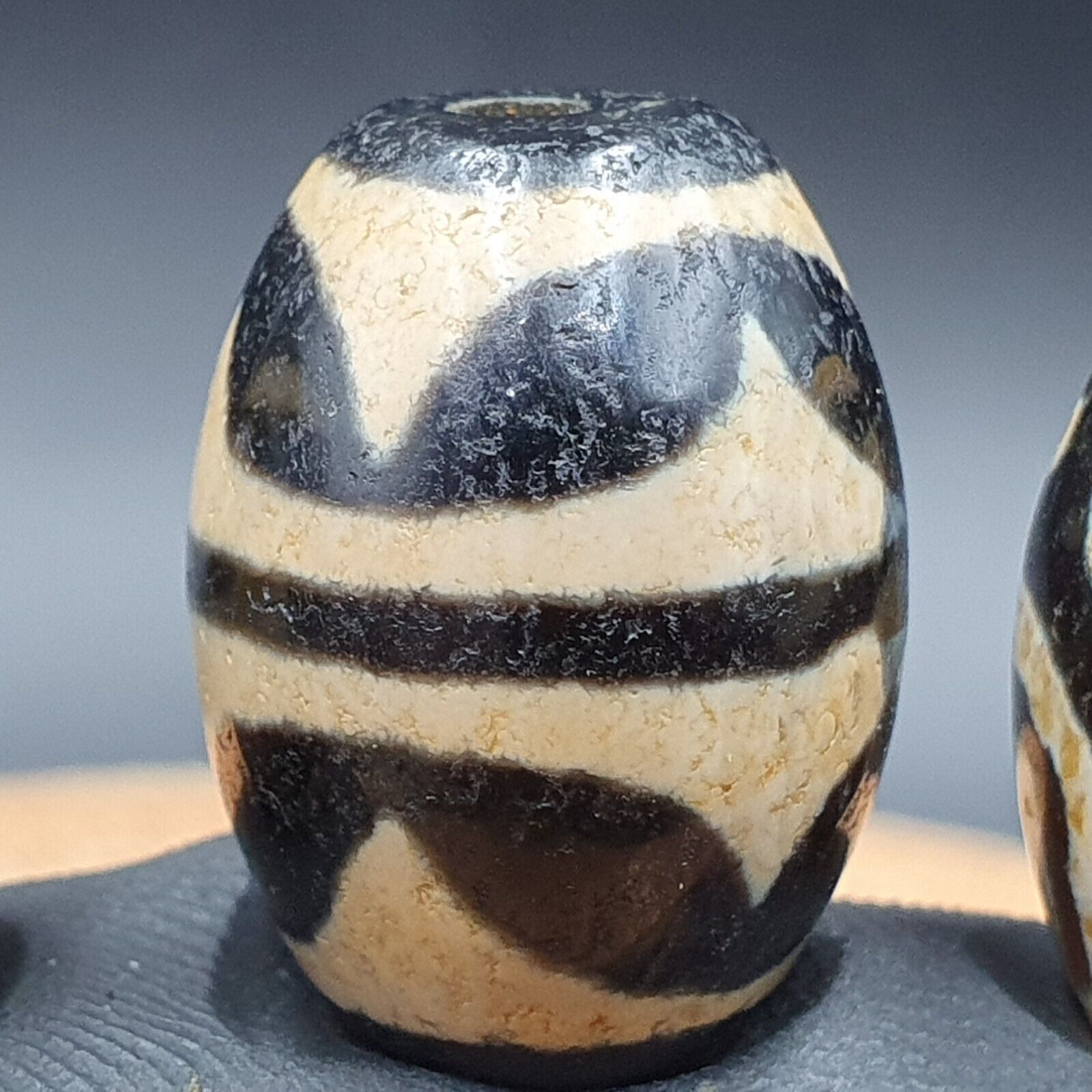 N#311 Himalayan Indo Tibetan rare Patterns Dzi Amulet Bead Lot 3 Beads