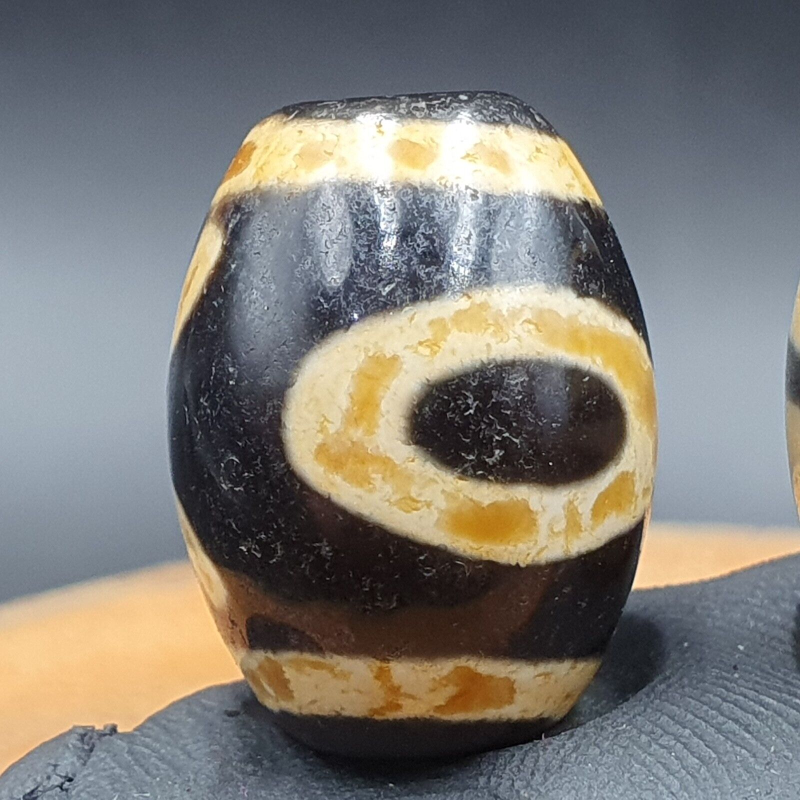 N#311 Himalayan Indo Tibetan rare Patterns Dzi Amulet Bead Lot 3 Beads