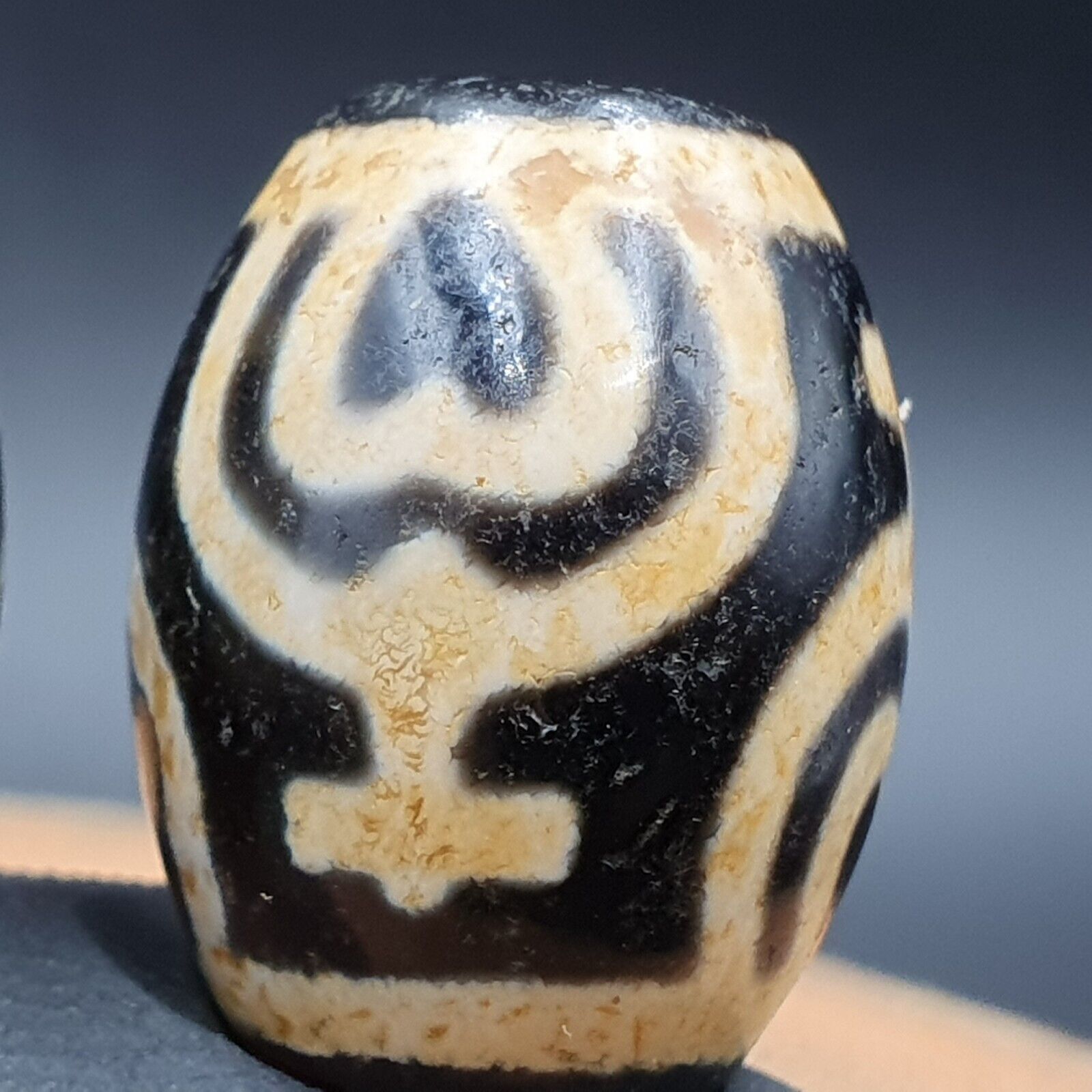 N#311 Himalayan Indo Tibetan rare Patterns Dzi Amulet Bead Lot 3 Beads