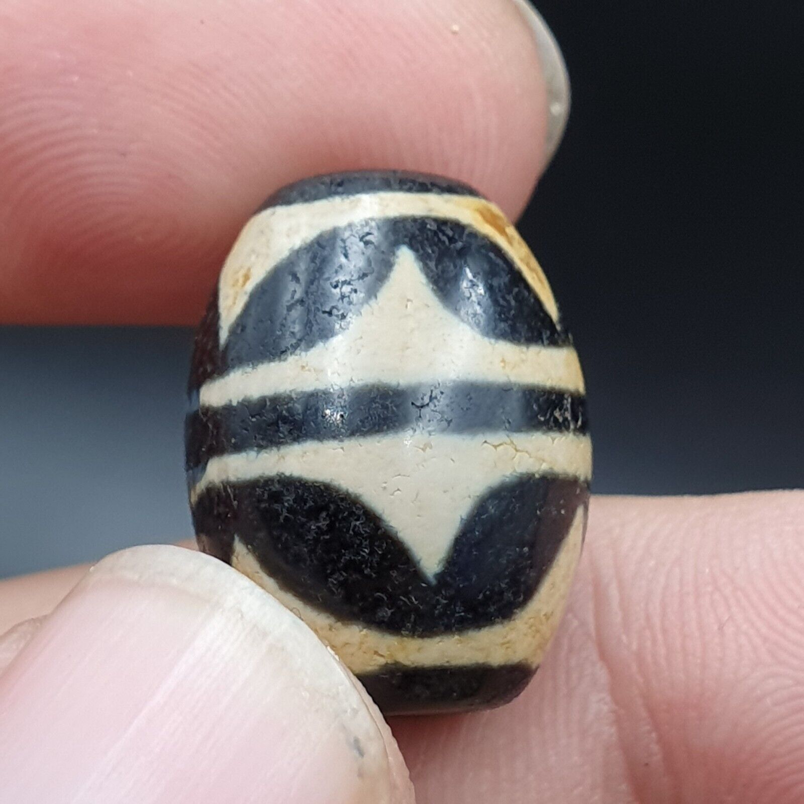 N#311 Himalayan Indo Tibetan rare Patterns Dzi Amulet Bead Lot 3 Beads