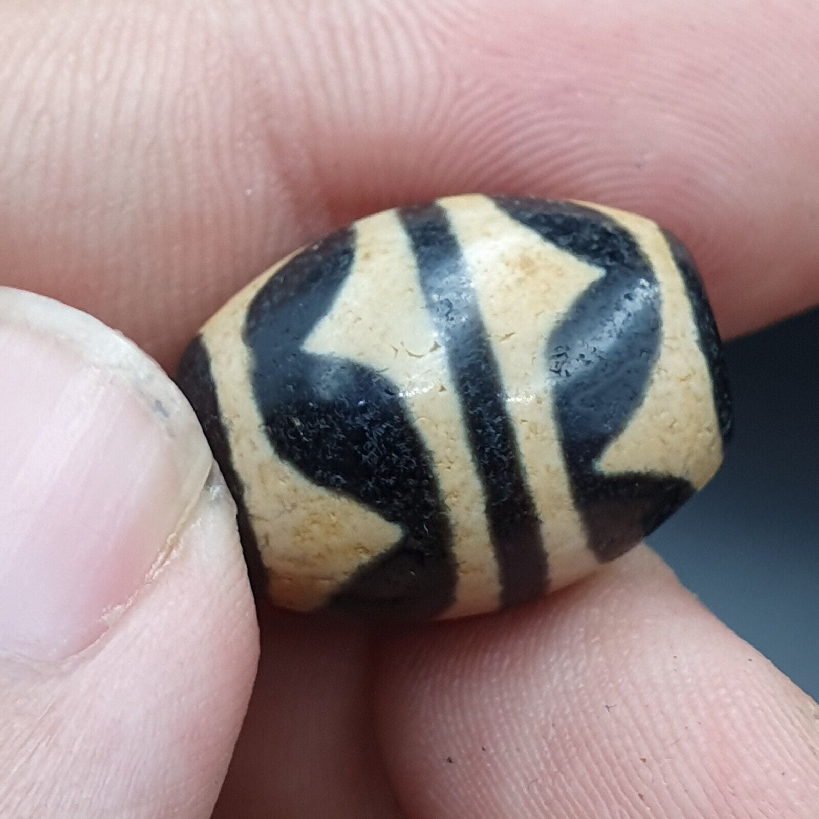 N#311 Himalayan Indo Tibetan rare Patterns Dzi Amulet Bead Lot 3 Beads