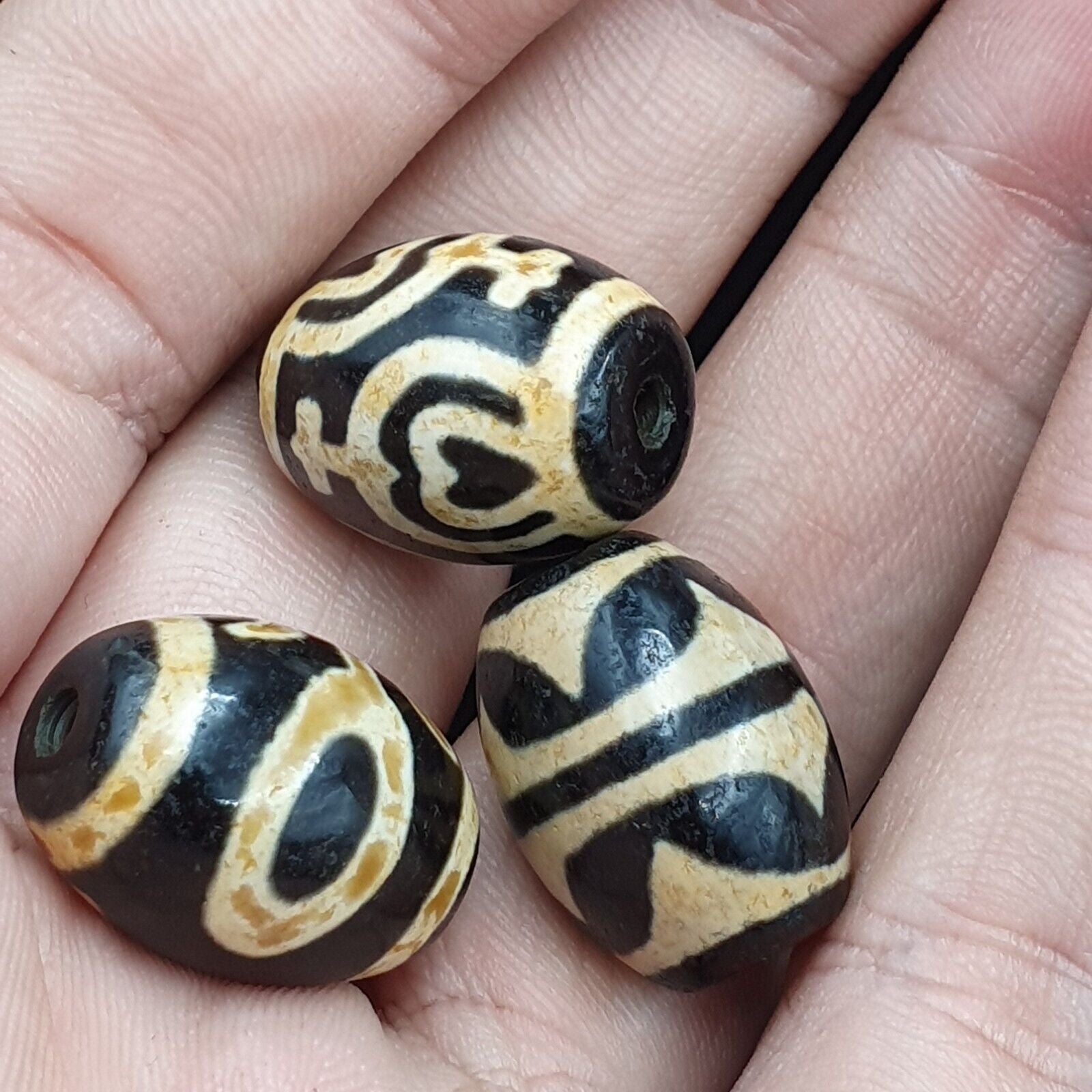 N#311 Himalayan Indo Tibetan rare Patterns Dzi Amulet Bead Lot 3 Beads