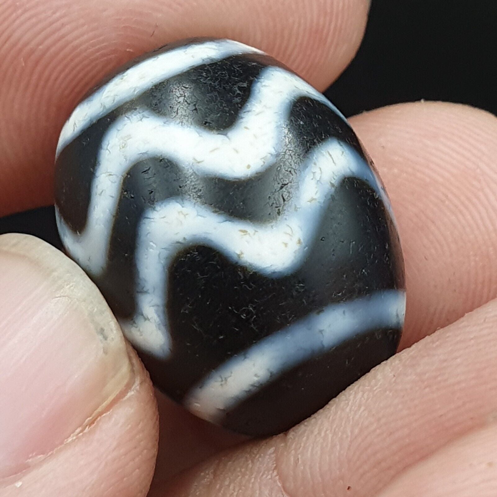 N#403 Himalayan Indo Tibetan rare Patterns Dzi Amulet Bead Lot 2 Beads 21x17mm