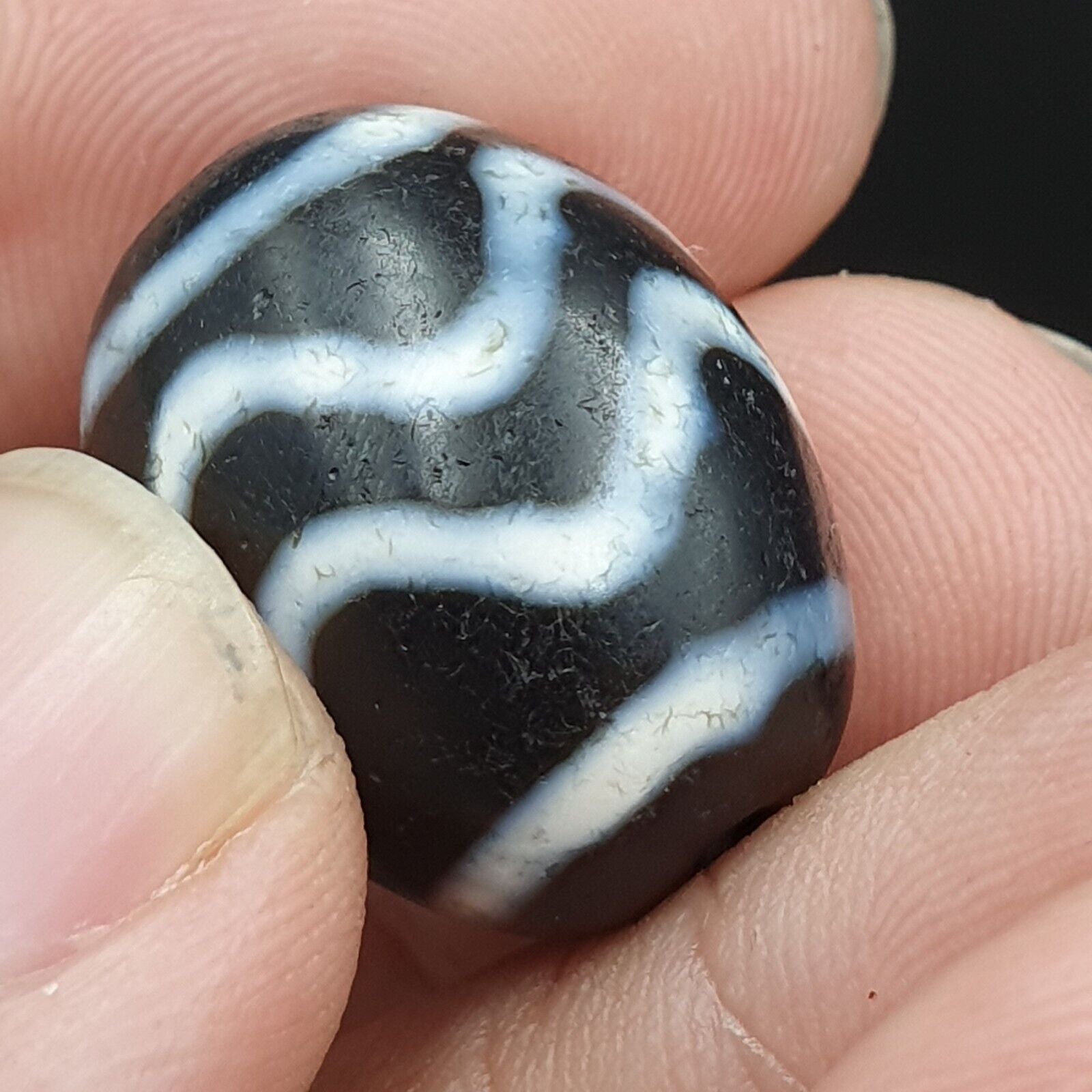 N#403 Himalayan Indo Tibetan rare Patterns Dzi Amulet Bead Lot 2 Beads 21x17mm