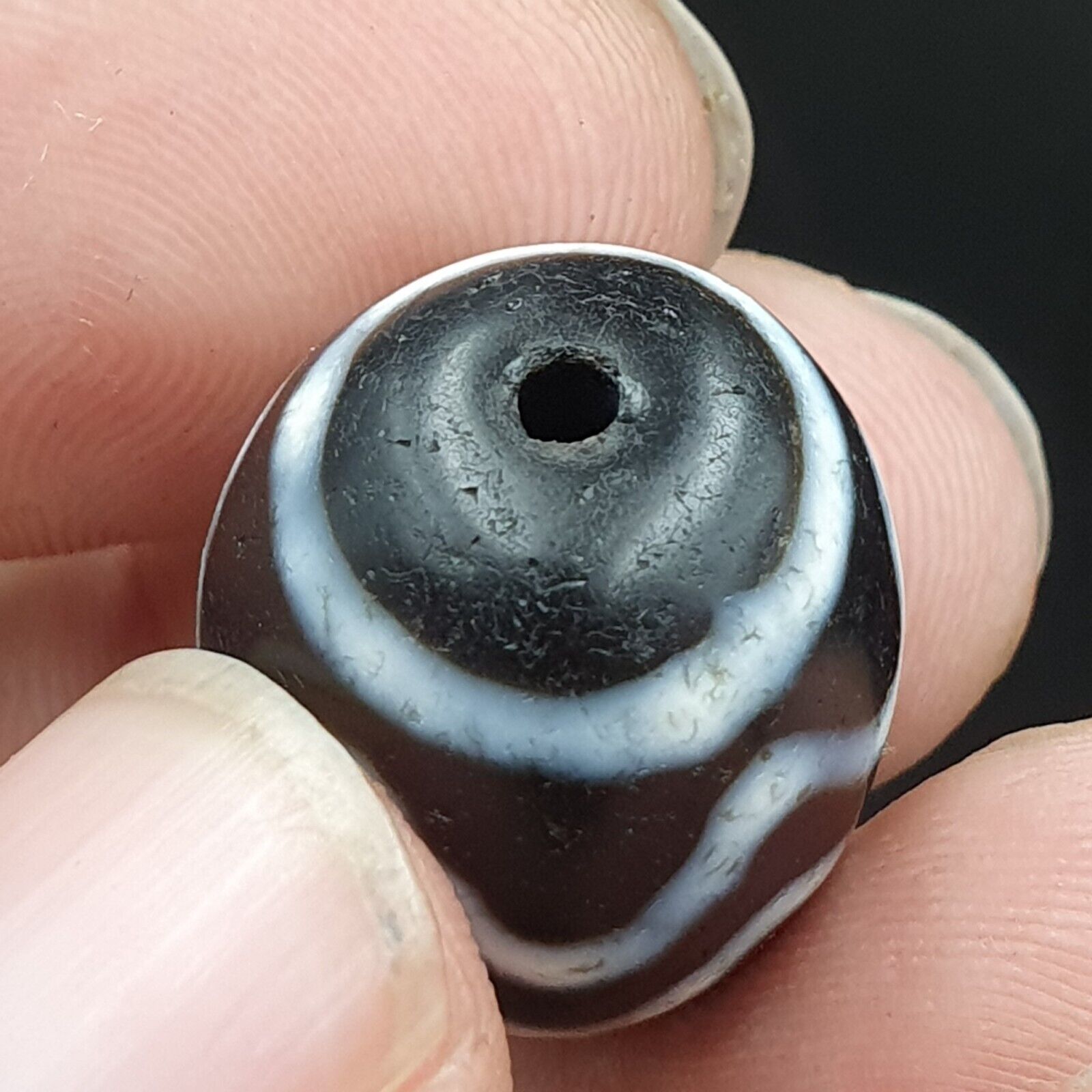 N#403 Himalayan Indo Tibetan rare Patterns Dzi Amulet Bead Lot 2 Beads 21x17mm