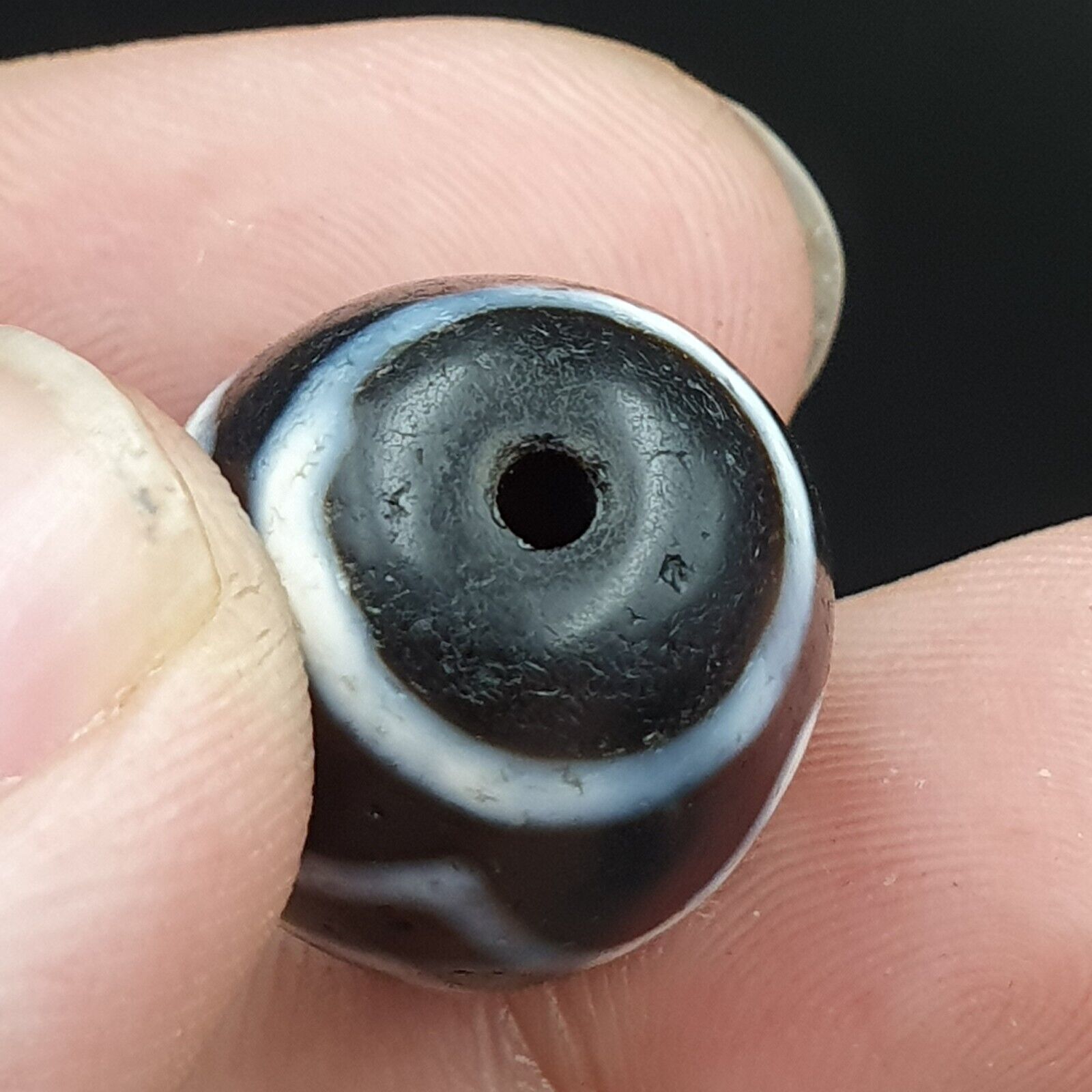 N#403 Himalayan Indo Tibetan rare Patterns Dzi Amulet Bead Lot 2 Beads 21x17mm