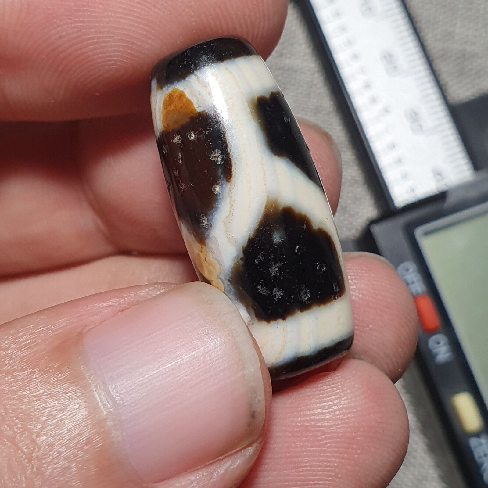 N#41 Himalayan Indo Tibetan Windows Patterns Dzi Amulet Bead
