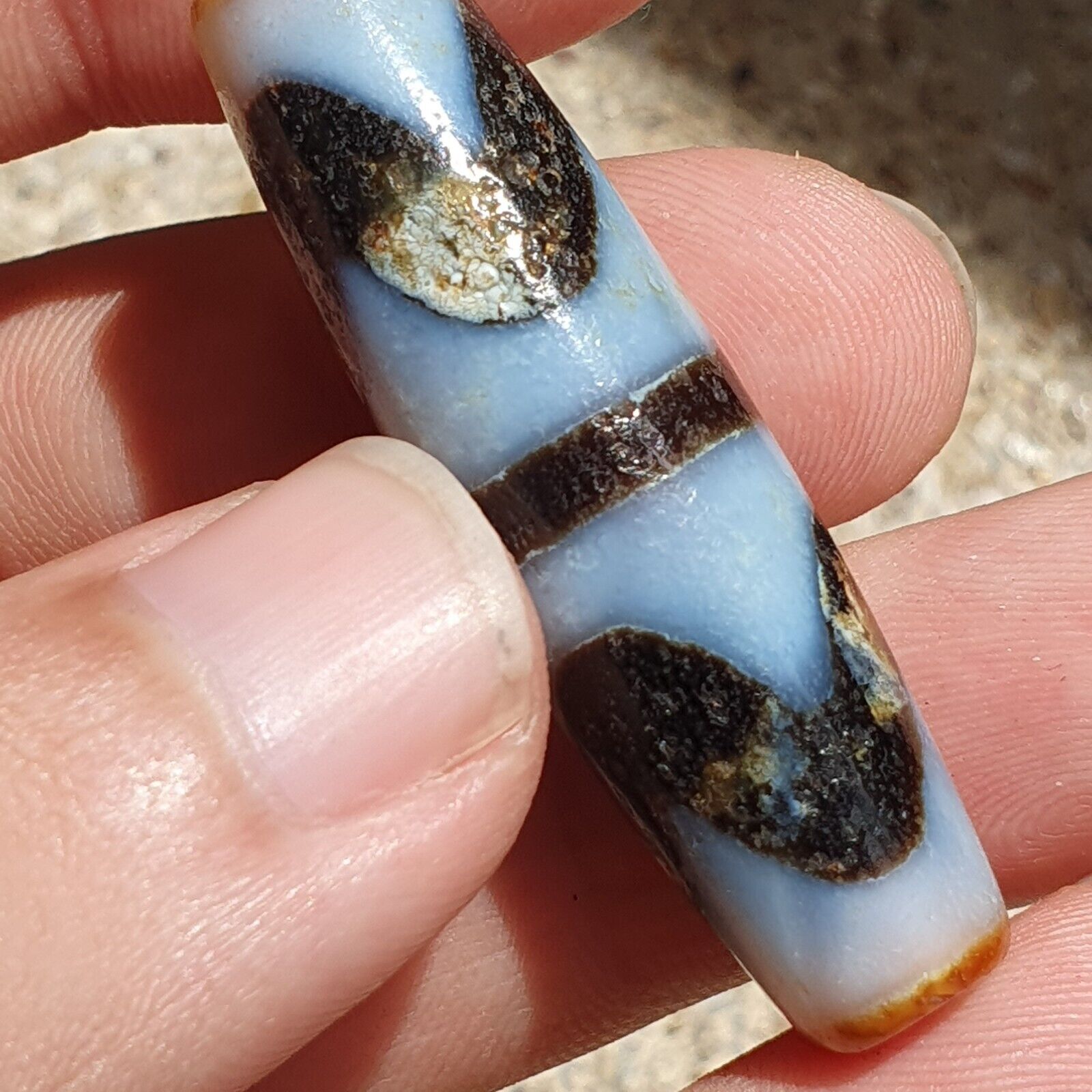 BD 13 HIMALAYAN Indo Tibetan Rusted Double Side Zigzag pattern Agate bead