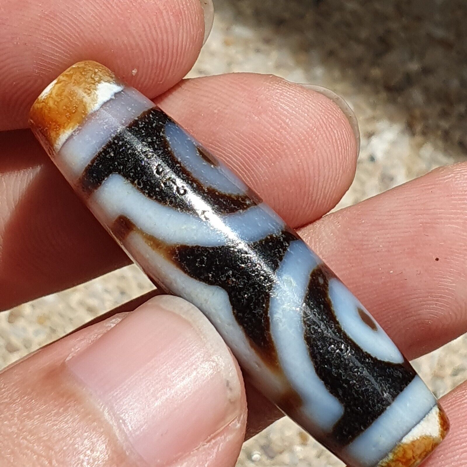 BD 11 HIMALAYAN Indo Tibetan Central Asian Rusted 3 eye Agate bead