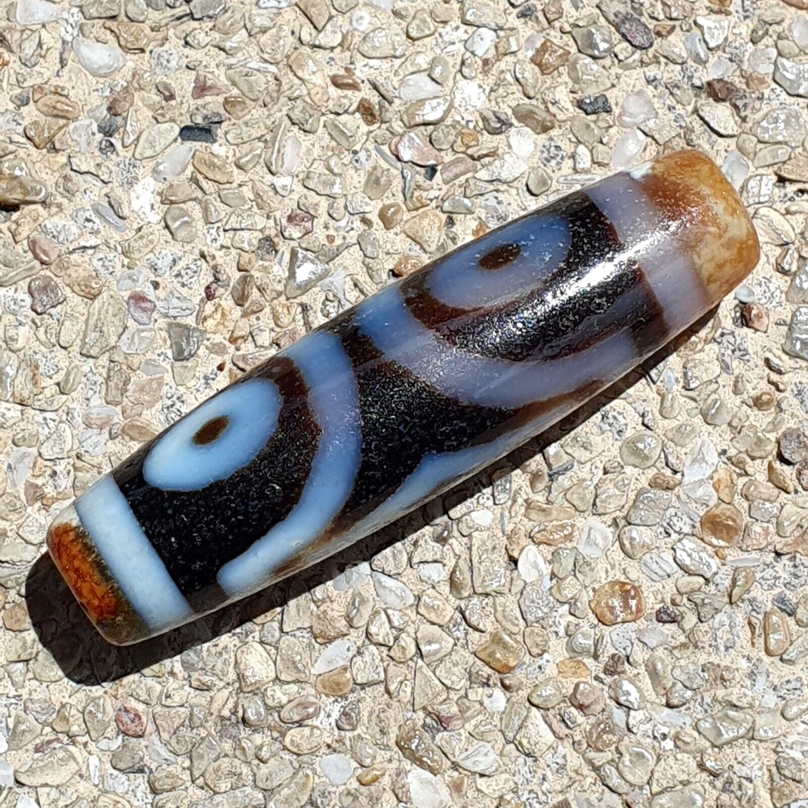 BD 11 HIMALAYAN Indo Tibetan Central Asian Rusted 3 eye Agate bead