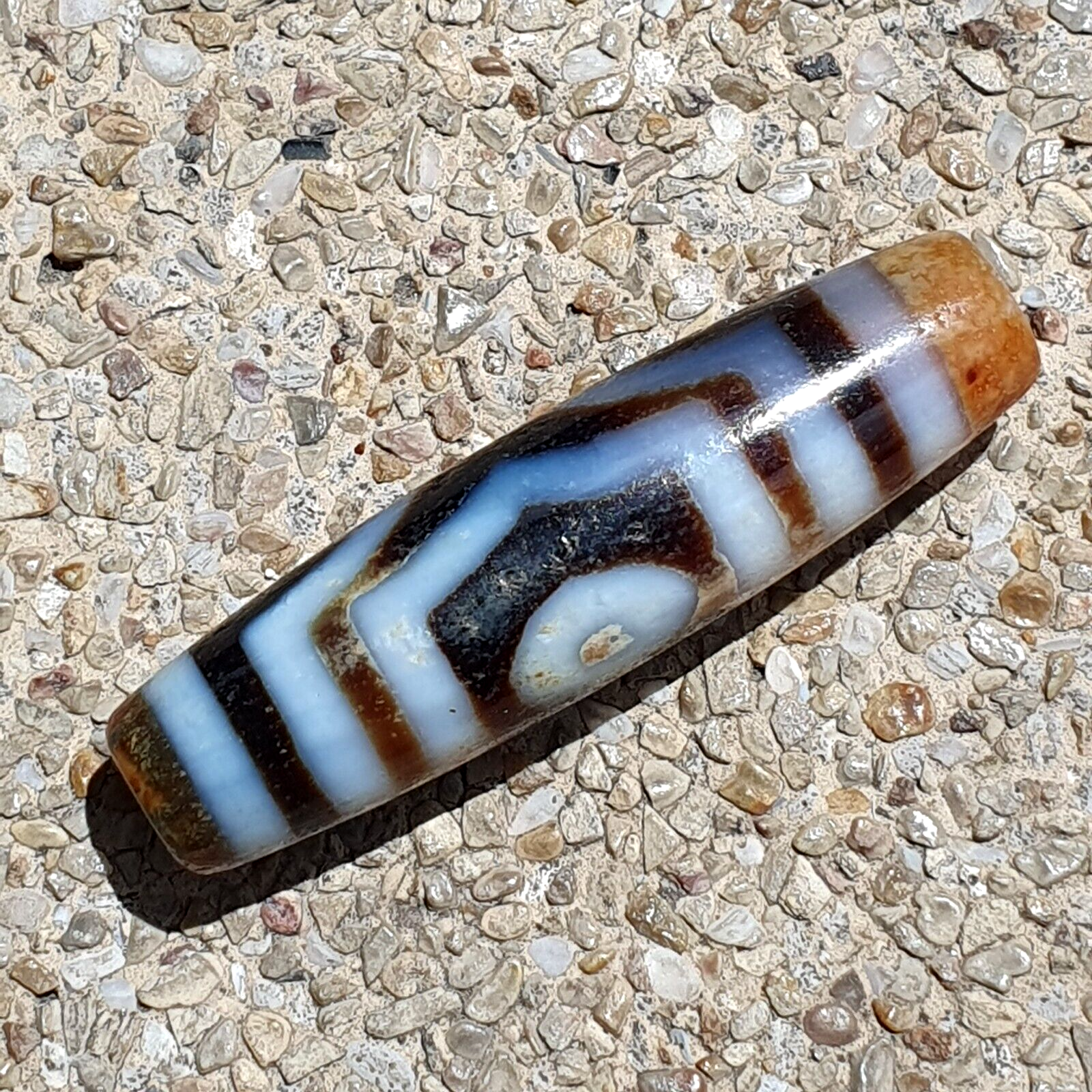 BD 11 HIMALAYAN Indo Tibetan Central Asian Rusted 3 eye Agate bead