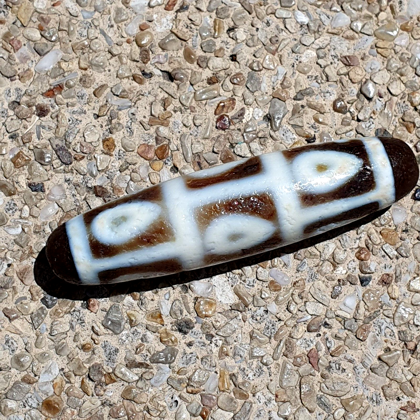 Himalaya-tibetischer Achat-Dzi mit fallendem 9-Augen-Muster, spirituelle Amulett-Mala-Perle