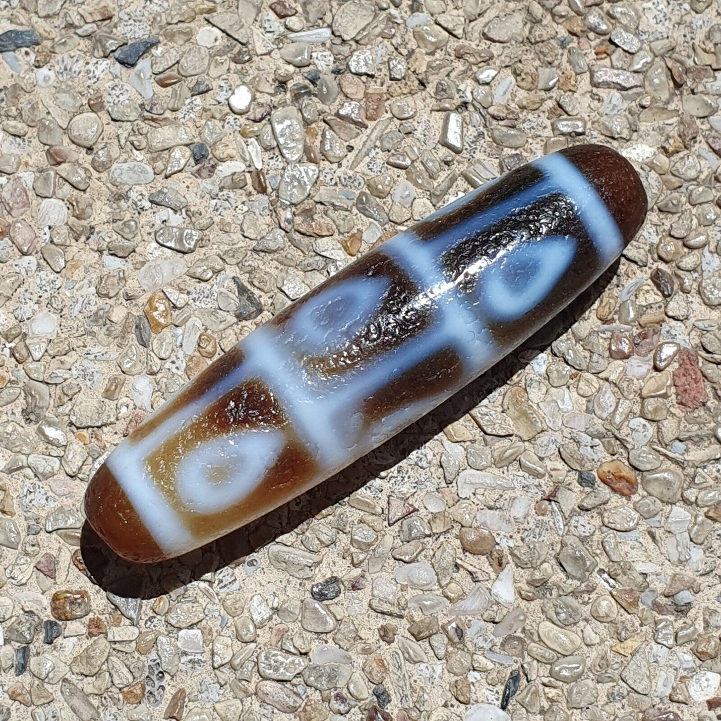Himalaya-tibetischer Achat-Dzi mit fallendem 9-Augen-Muster, spirituelle Amulett-Mala-Perle