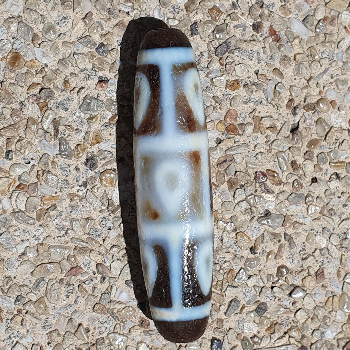 Himalaya-tibetischer Achat-Dzi mit fallendem 9-Augen-Muster, spirituelle Amulett-Mala-Perle