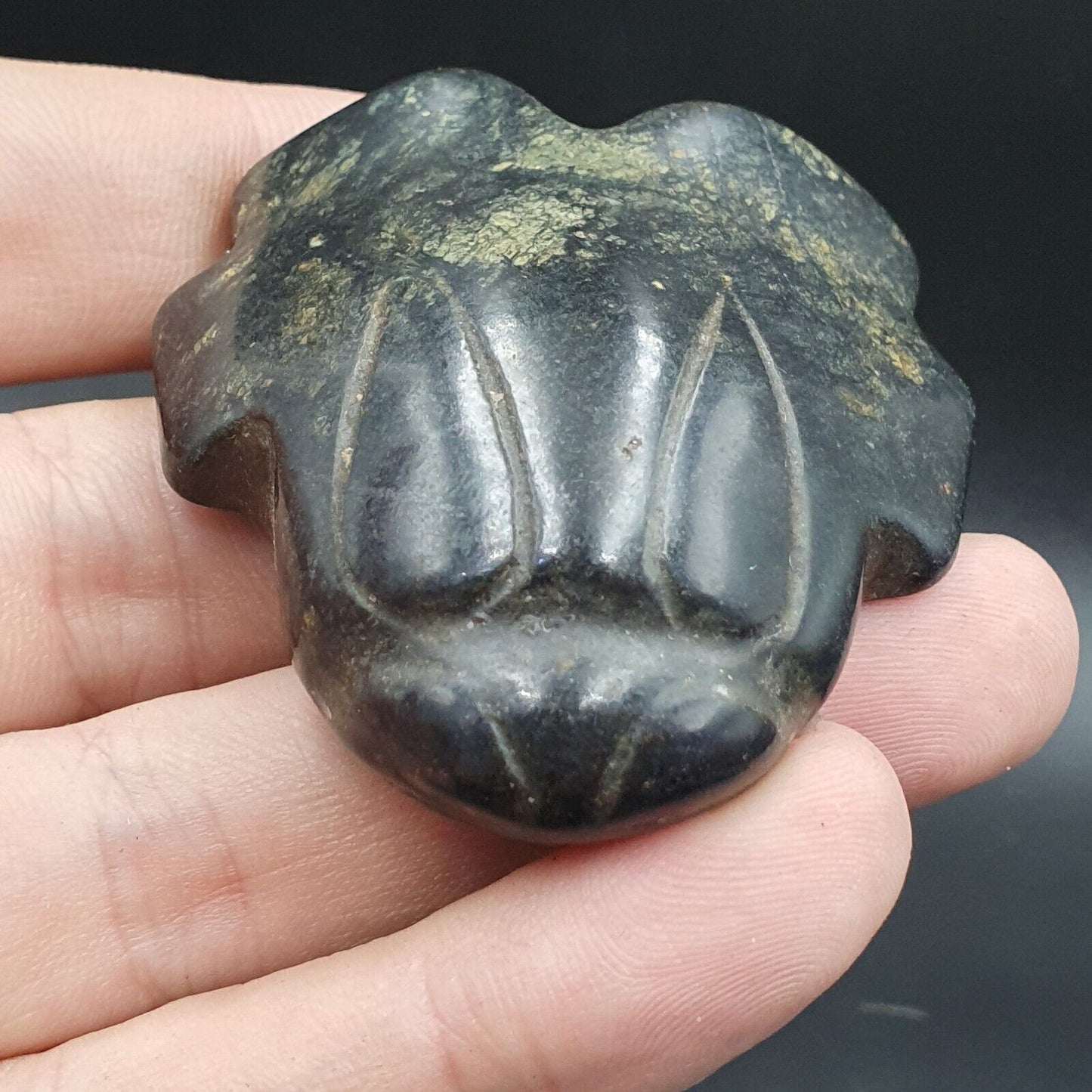 Antiker schwarzer magnetischer Stein, geheimnisvolle Kreatur, hängender Jade-Amulett-Stein MG-17