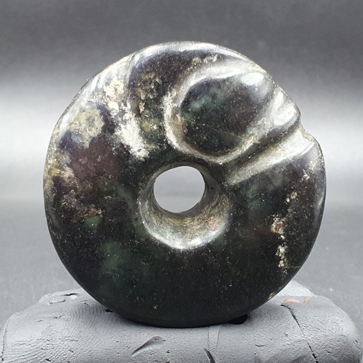 Antiker Jadestein, Schnitzstein, hängendes Amulett JD26