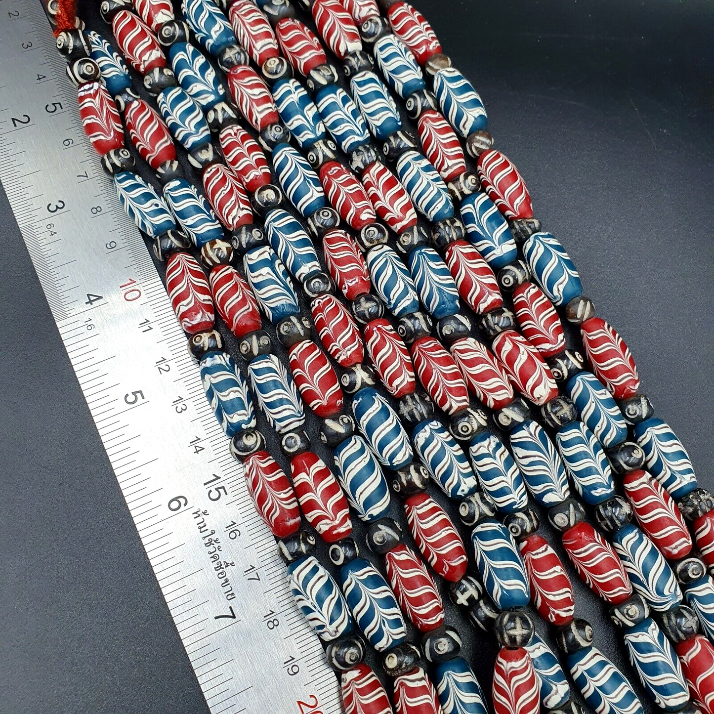 復古 Venerano 藝術精美羽毛珠 18x9.5 毫米藍紅色玻璃珠項鍊