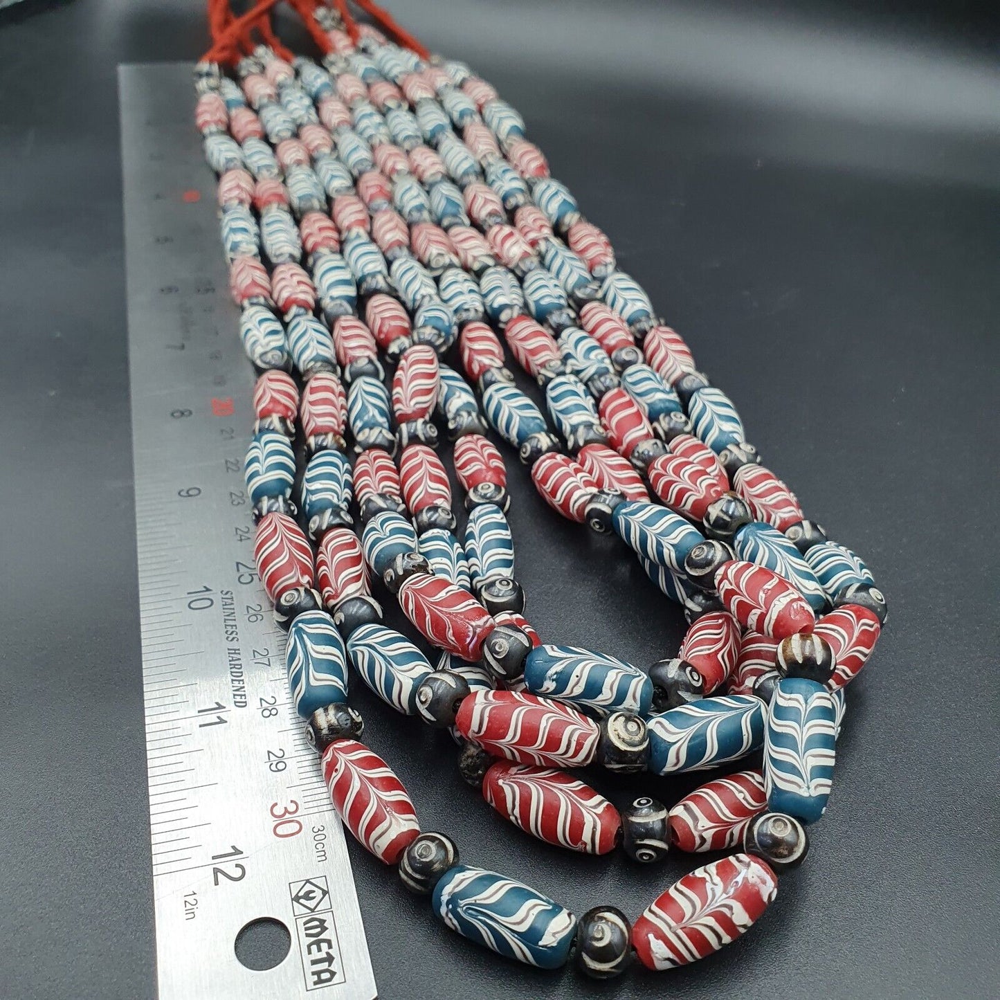復古 Venerano 藝術精美羽毛珠 18x9.5 毫米藍紅色玻璃珠項鍊