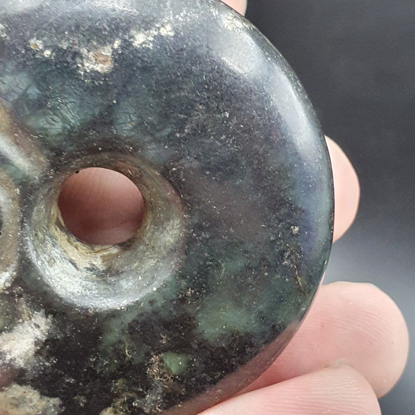 Antiker Jadestein, Schnitzstein, hängendes Amulett JD26