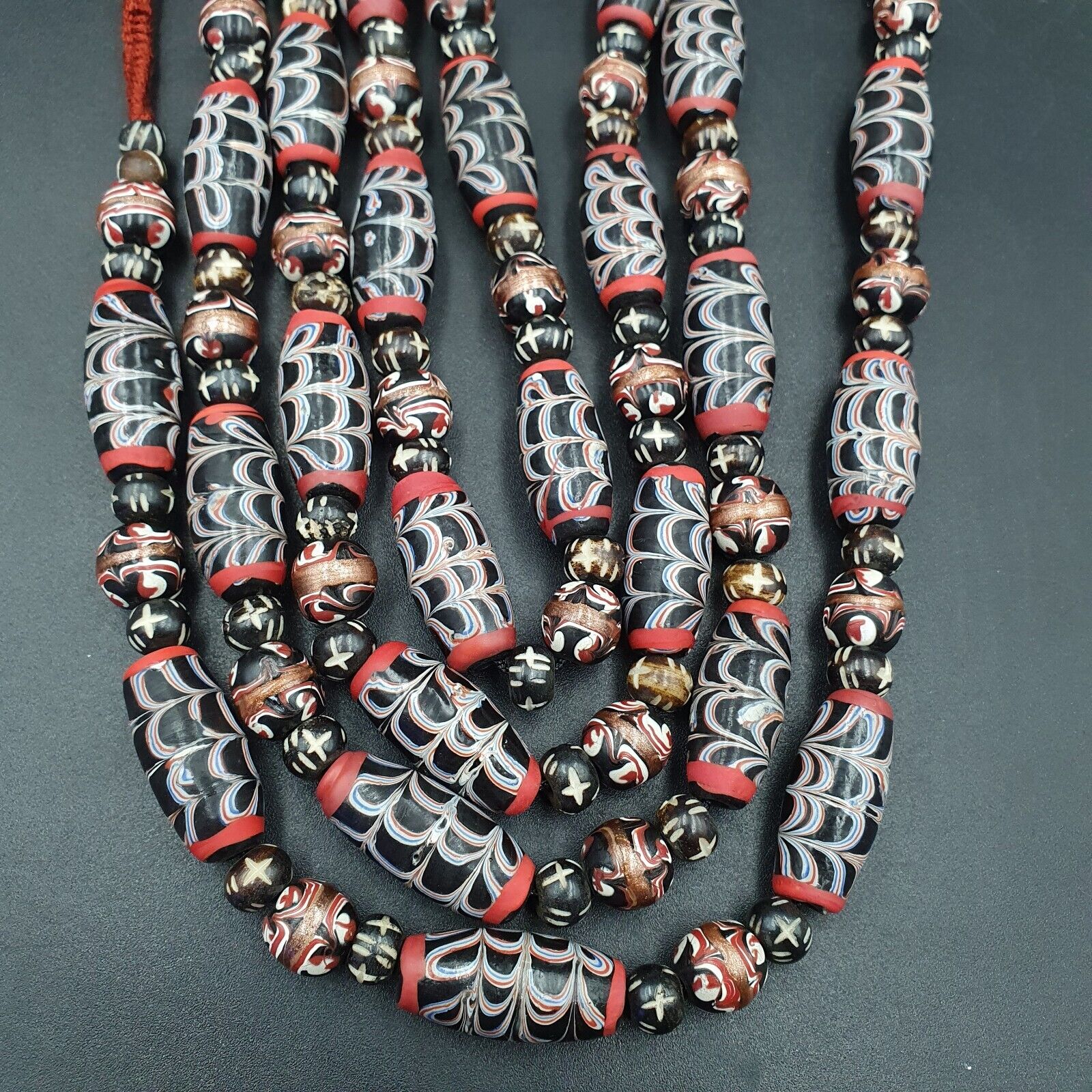 Vintage Feather Pattern Trade Beads Beaded Necklace