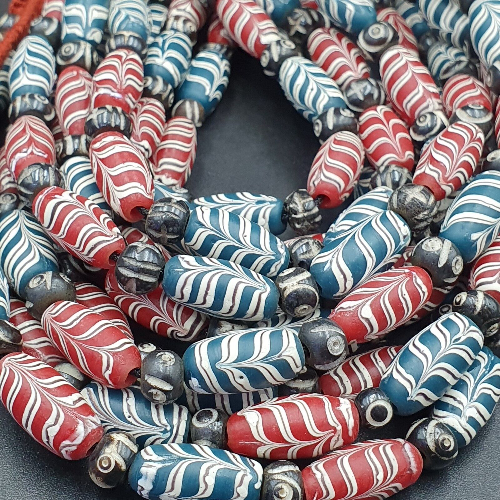 Vintage Venerano ART Fancy Feather Beads 18x9.5MM Blue Red GLASS BEADS Necklace