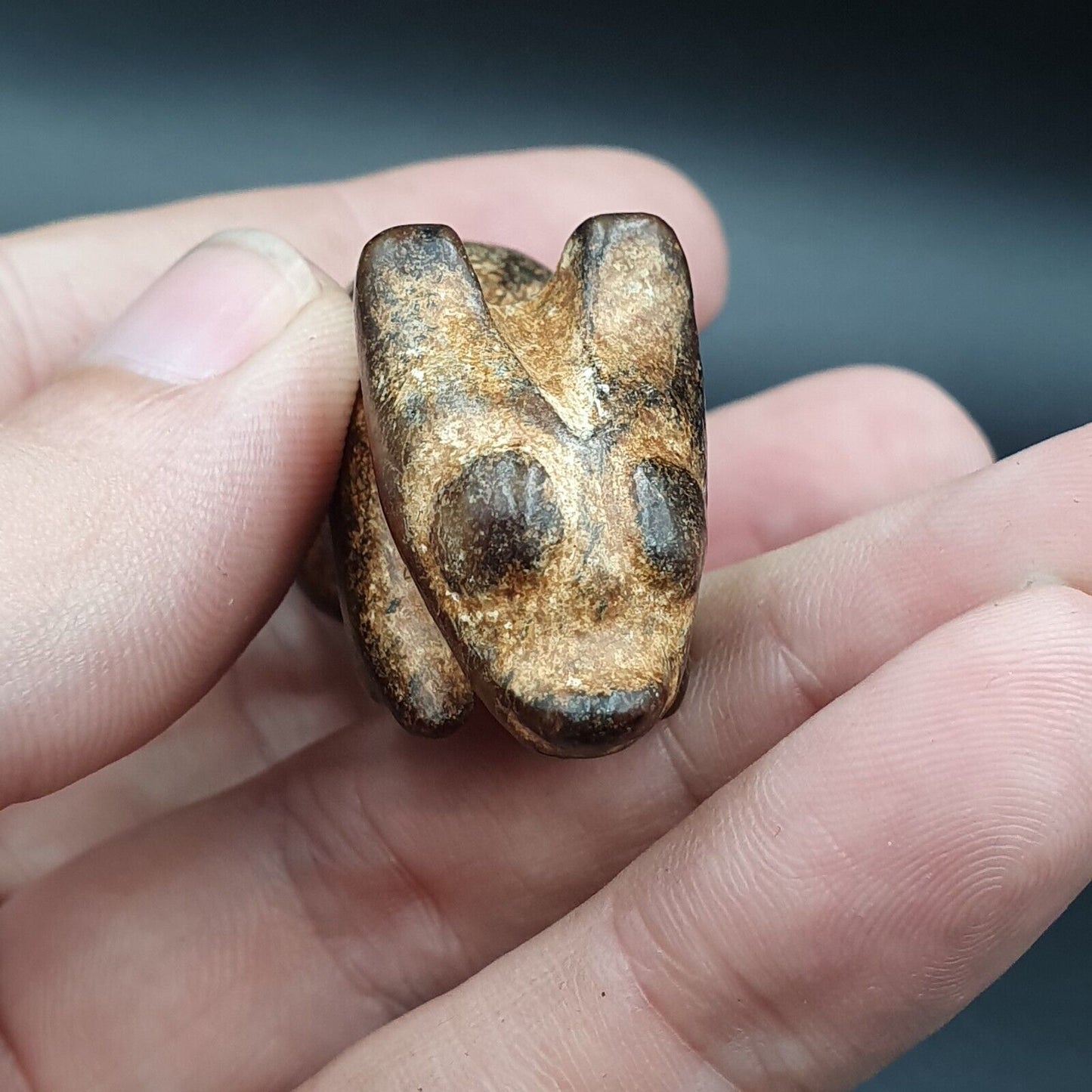 古董石生鏽綠玉神秘動物雕刻石吊墜護身符 JD-23