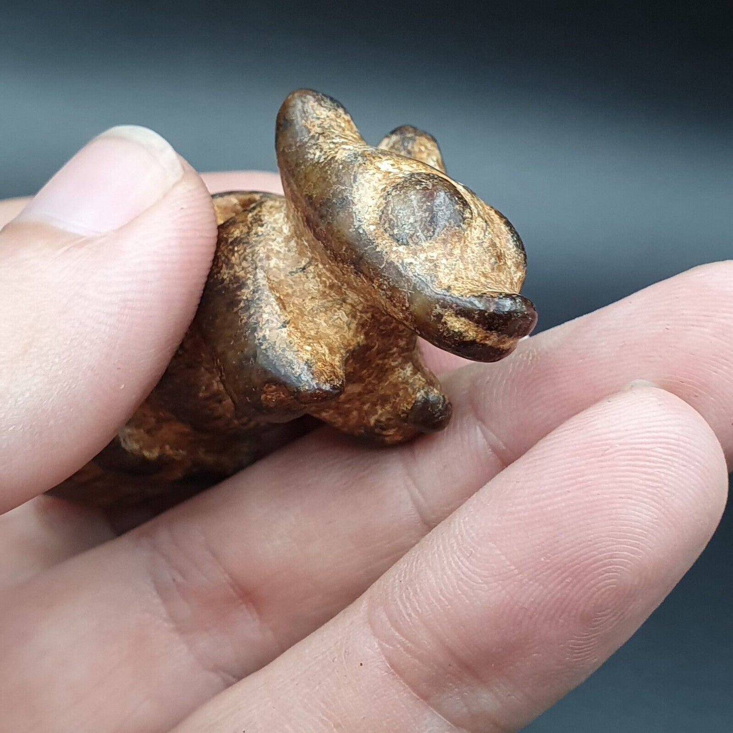 古董石生鏽綠玉神秘動物雕刻石吊墜護身符 JD-23