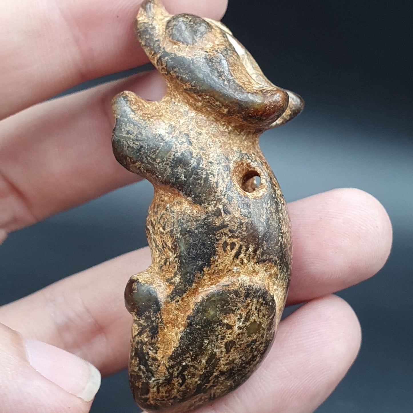 古董石生鏽綠玉神秘動物雕刻石吊墜護身符 JD-23