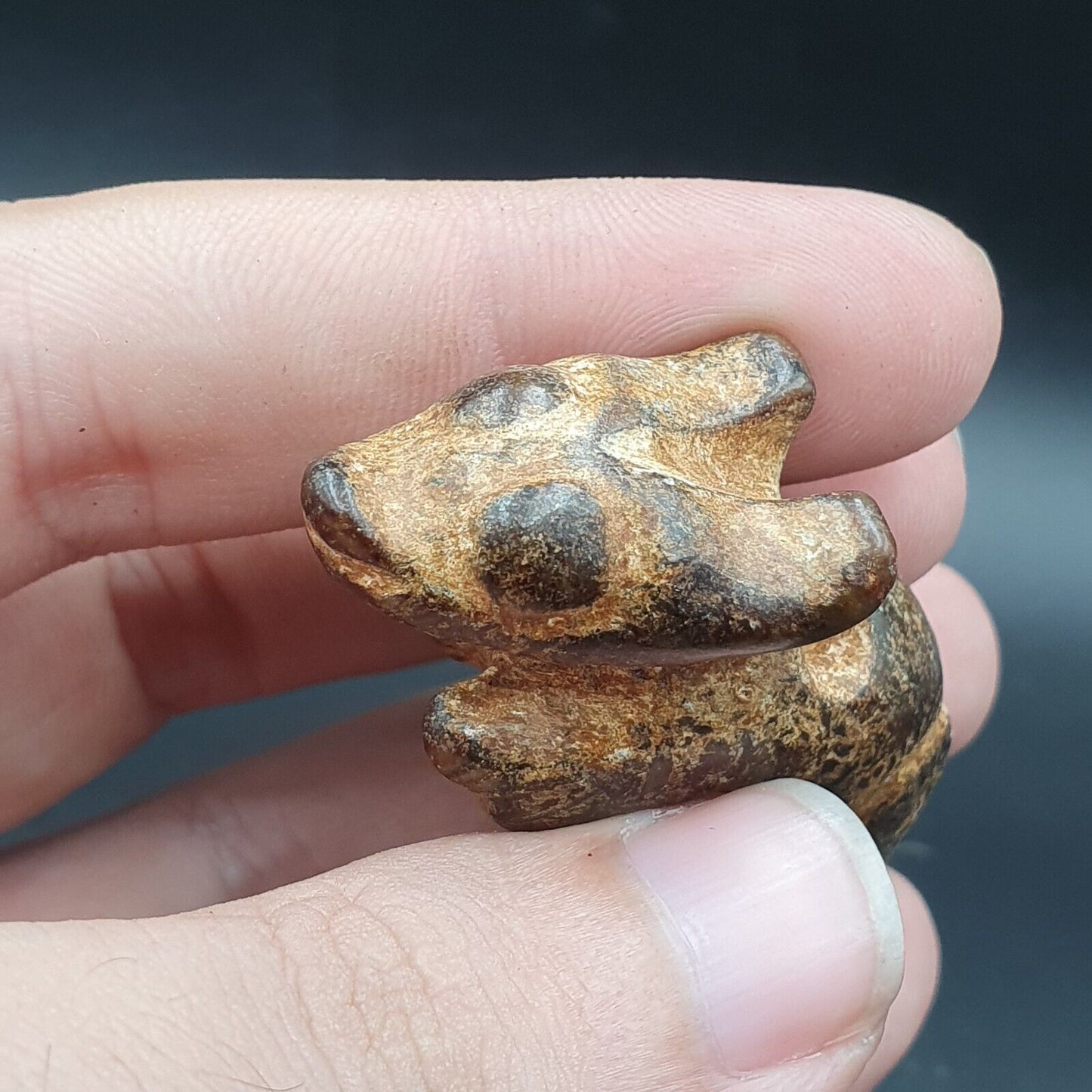 古董石生鏽綠玉神秘動物雕刻石吊墜護身符 JD-23