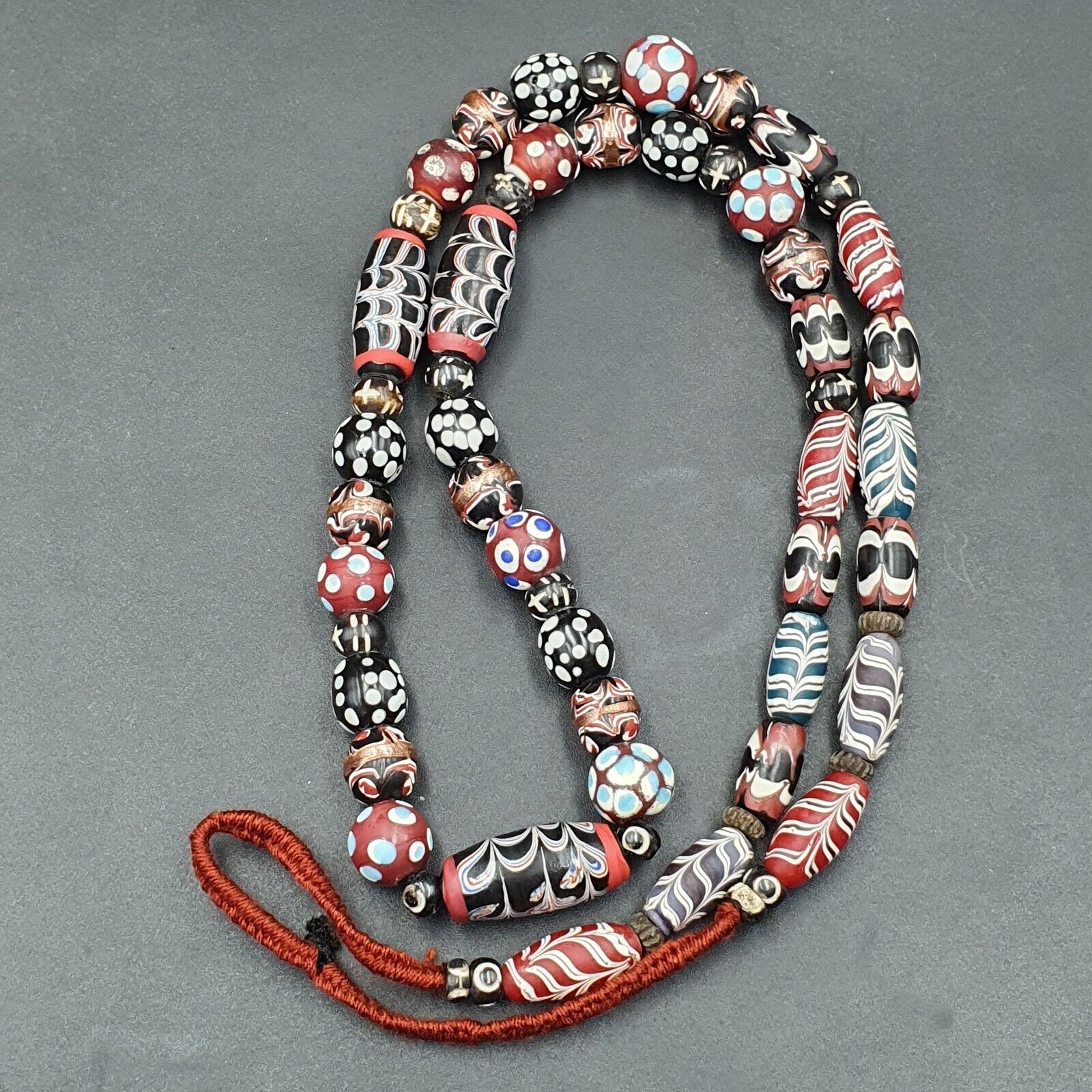 Vintage Feather Pattern Skunk Dotted Trade Beads Beaded Necklace