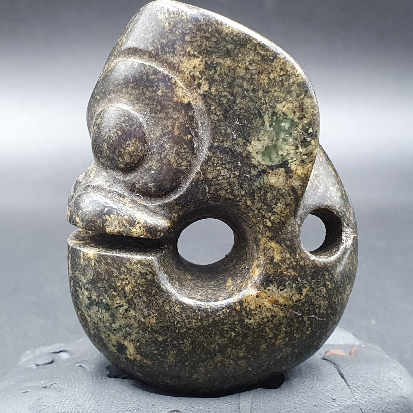 仿古石綠玉神秘動物雕刻石吊墜護身符 JD-21