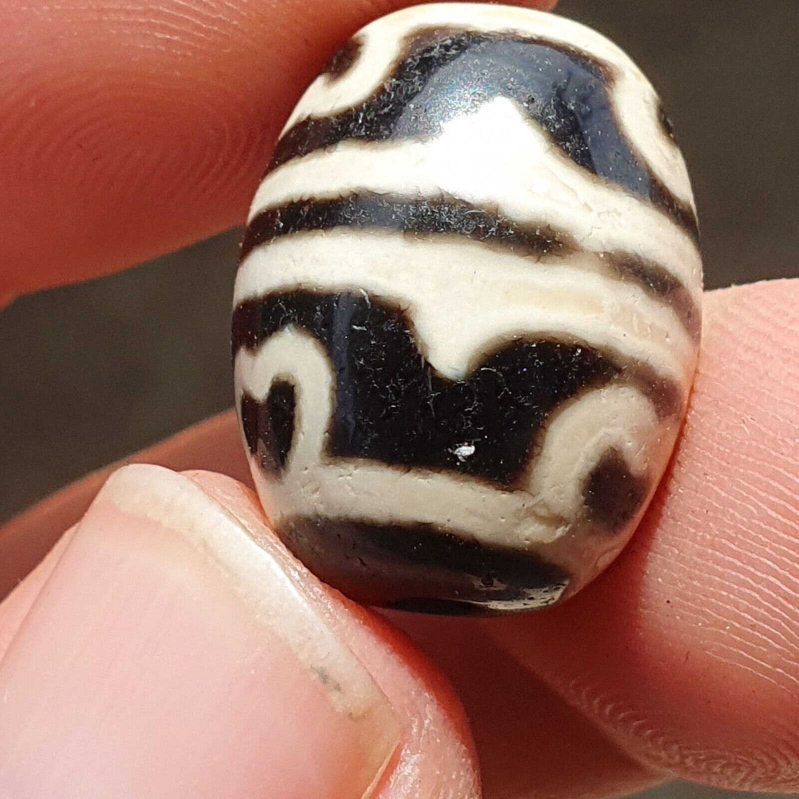LOT BD 29 HIMALAYAN Indo Tibetan Heart eyes pattern Agate 2 beads