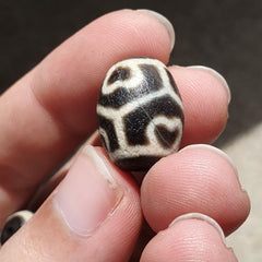 LOT BD 28 HIMALAYAN Indo Tibetan Heart eyes pattern Agate 5 beads