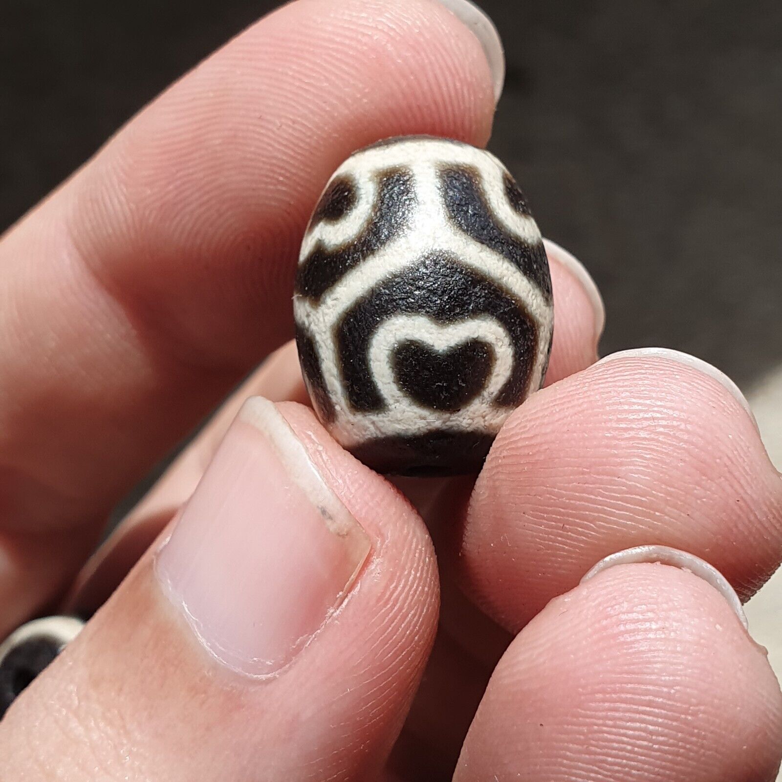 LOT BD 28 HIMALAYAN Indo Tibetan Heart eyes pattern Agate 5 beads