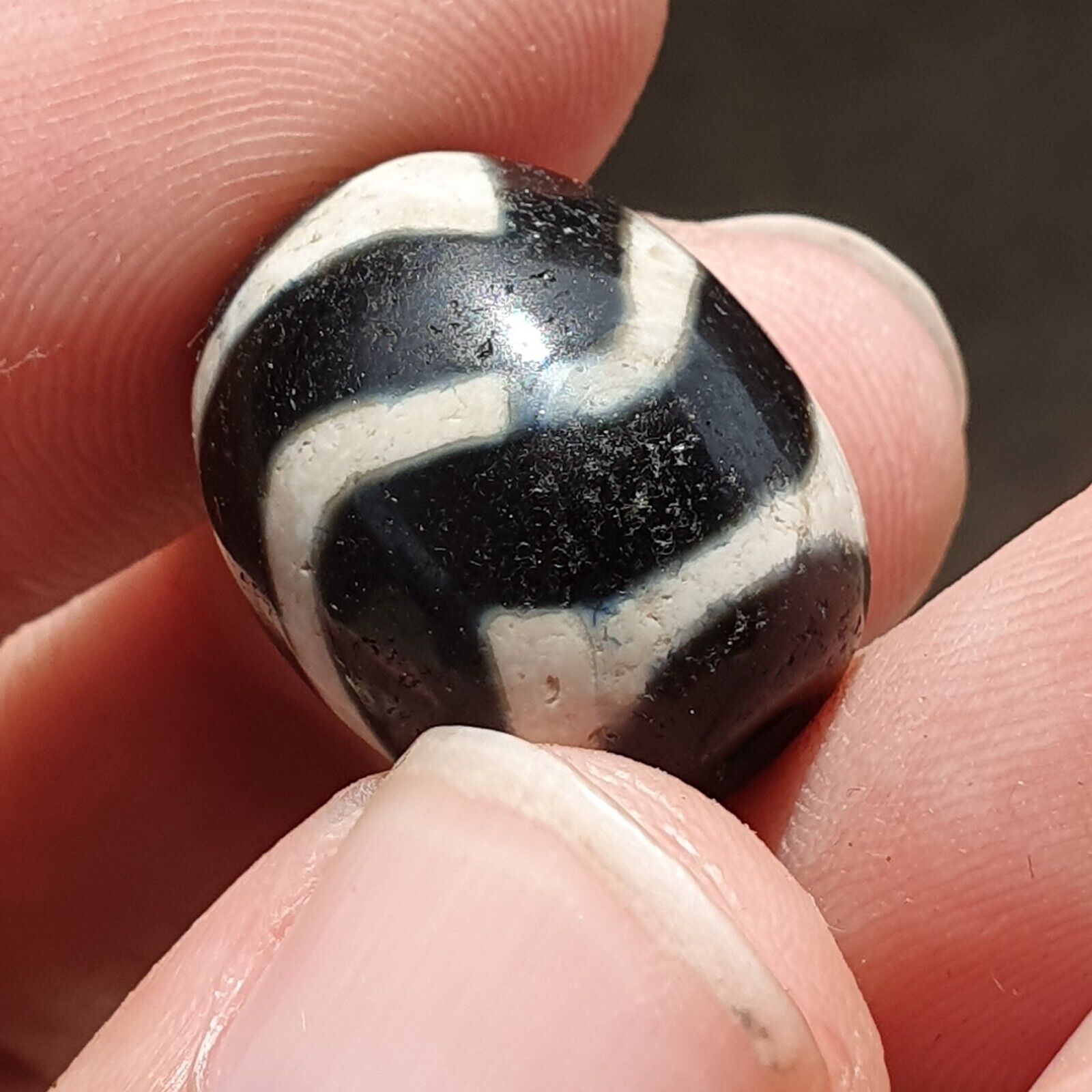LOT BD 29 HIMALAYAN Indo Tibetan Heart eyes pattern Agate 2 beads