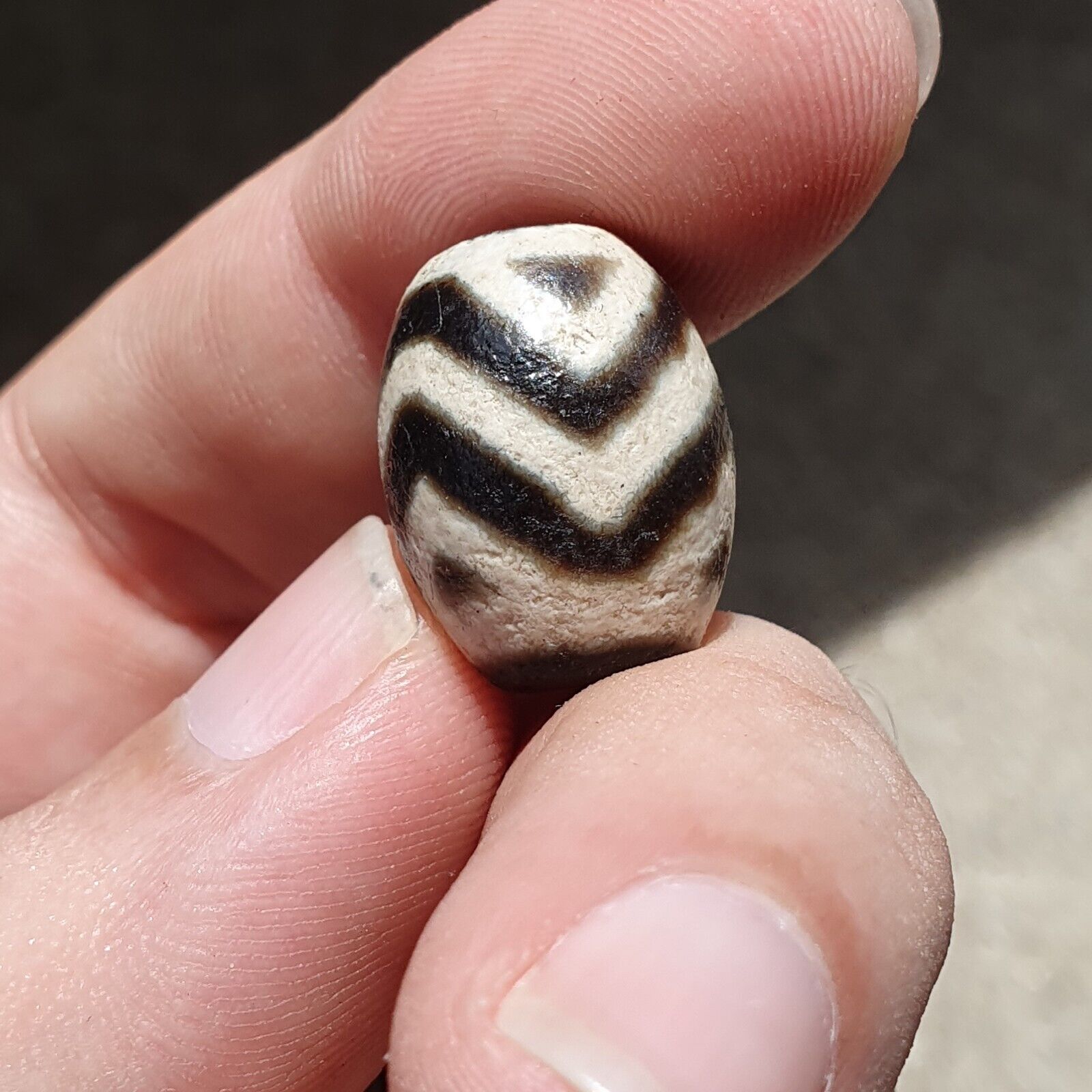 LOT BD 28 HIMALAYAN Indo Tibetan Heart eyes pattern Agate 5 beads