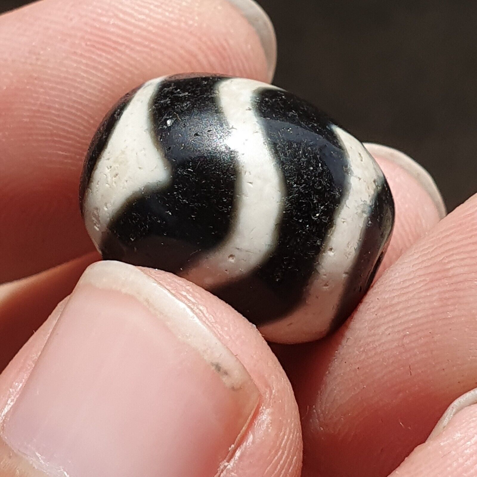 LOT BD 29 HIMALAYAN Indo Tibetan Heart eyes pattern Agate 2 beads