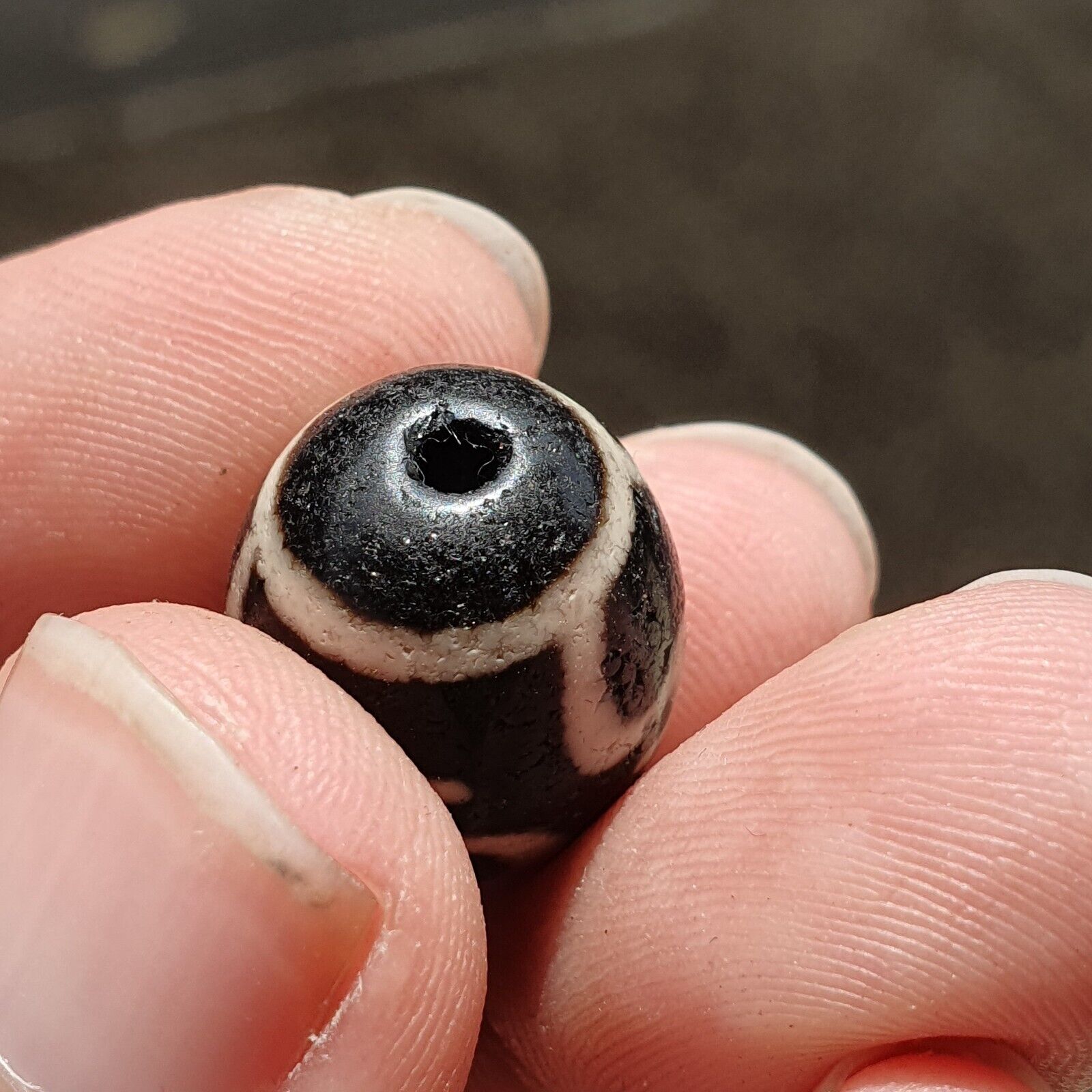 BD 27 HIMALAYAN Indo Tibetan Heart eyes pattern Agate bead