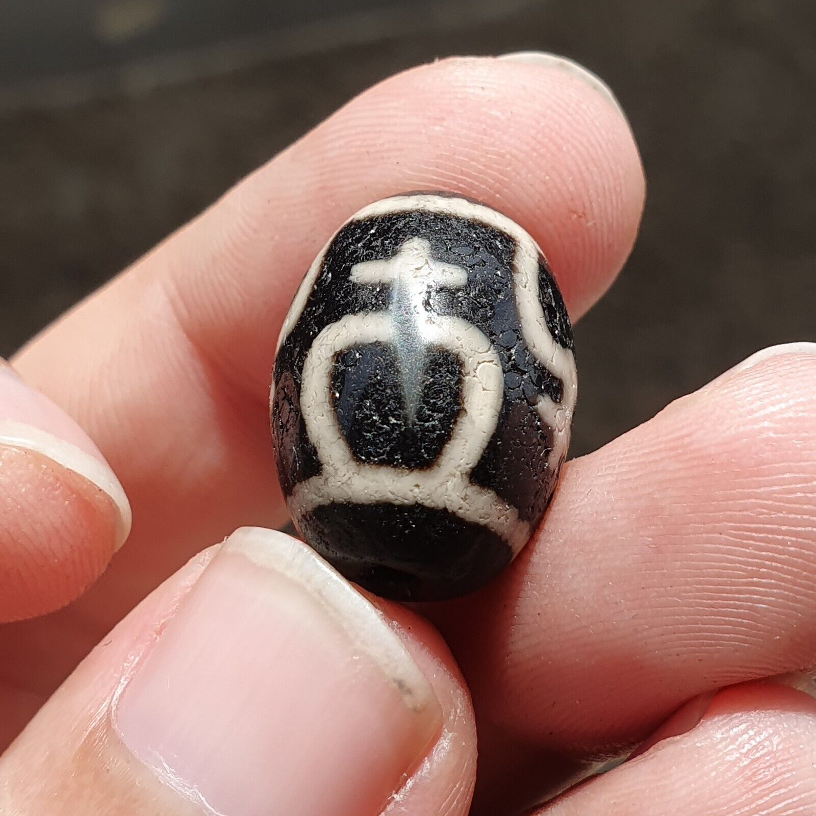 BD 27 HIMALAYAN Indo Tibetan Heart eyes pattern Agate bead