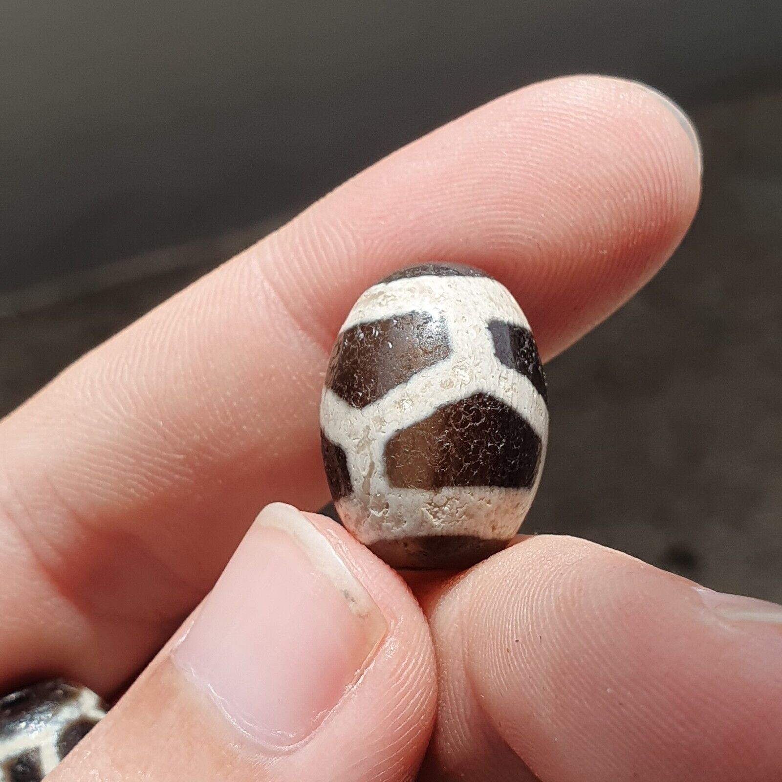 LOT BD 28 HIMALAYAN Indo Tibetan Heart eyes pattern Agate 5 beads