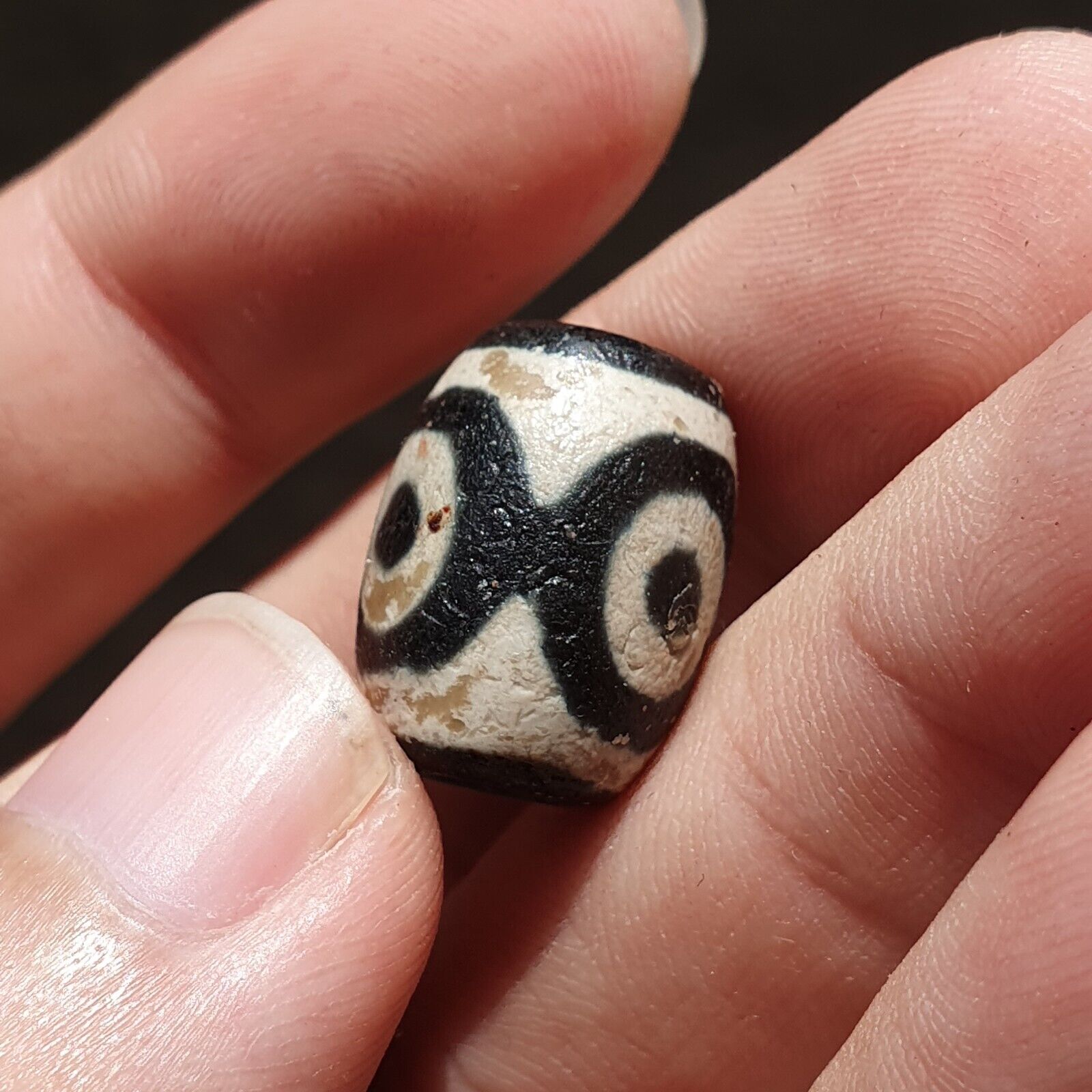 LOT BD 28 HIMALAYAN Indo Tibetan Heart eyes pattern Agate 5 beads