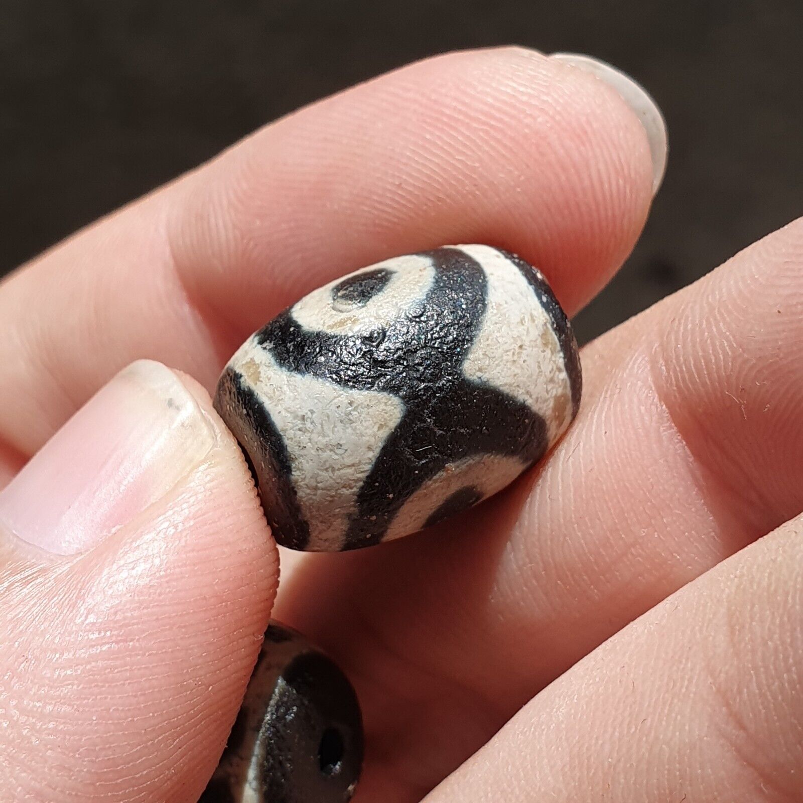 LOT BD 28 HIMALAYAN Indo Tibetan Heart eyes pattern Agate 5 beads