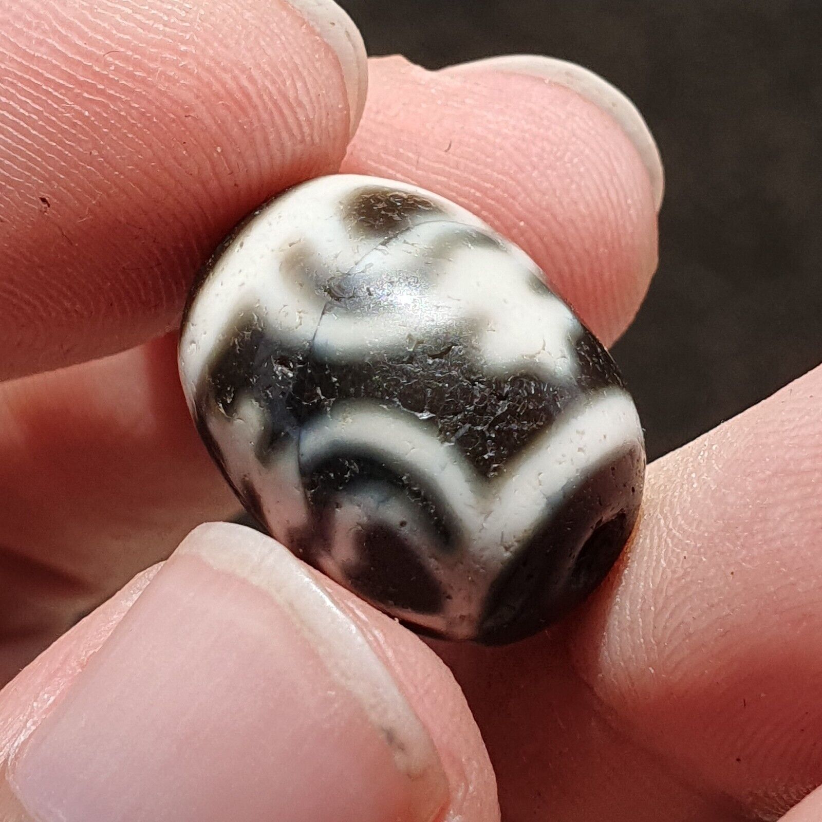 BD 26 HIMALAYAN Indo Tibetan Heart eyes pattern Agate bead