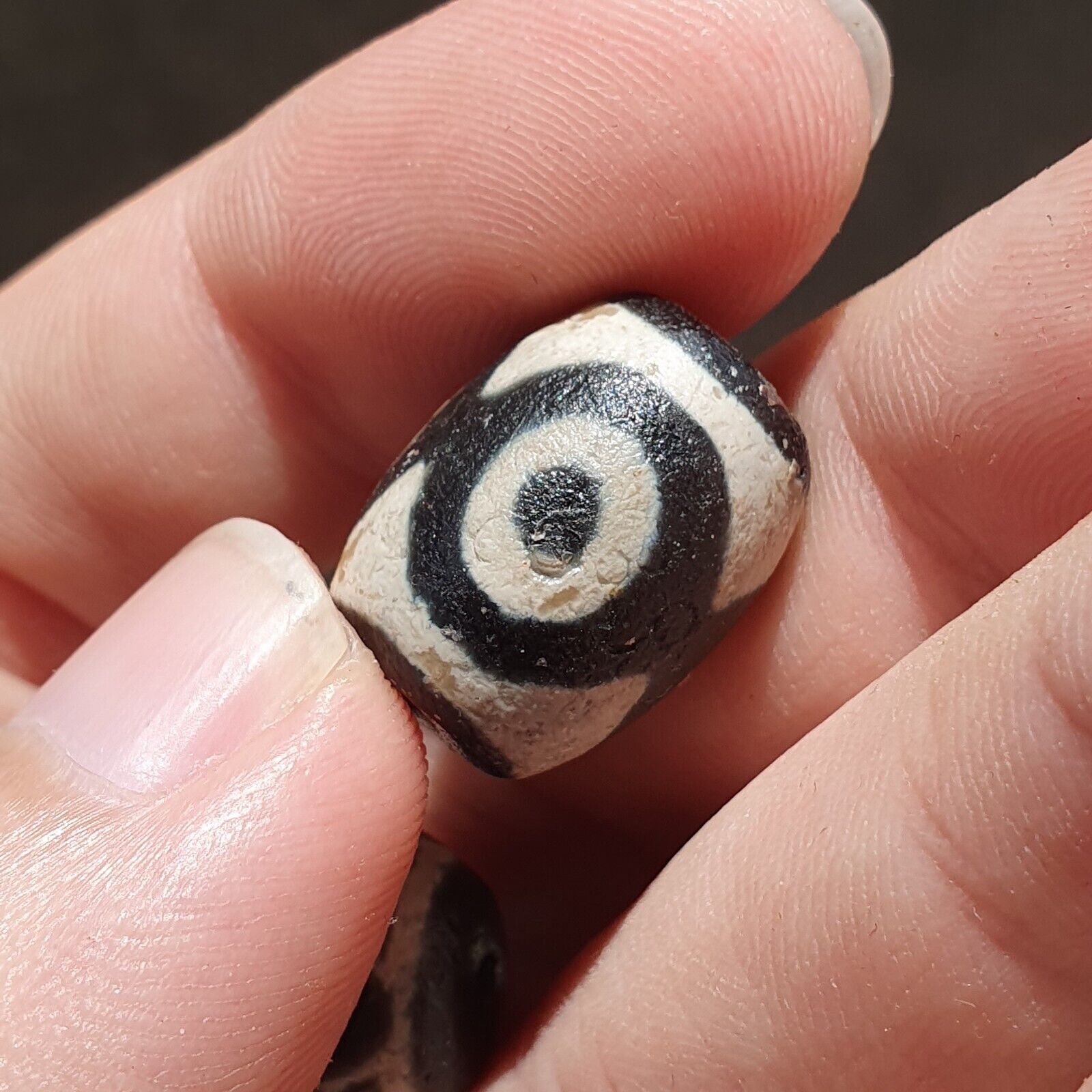 LOT BD 28 HIMALAYAN Indo Tibetan Heart eyes pattern Agate 5 beads