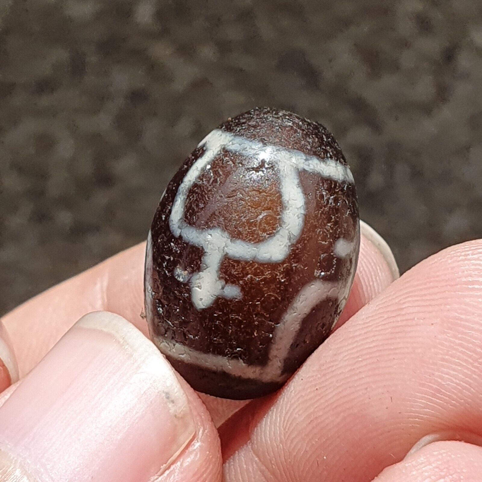 BD 25 HIMALAYAN Indo Tibetan Heart eyes pattern Agate bead